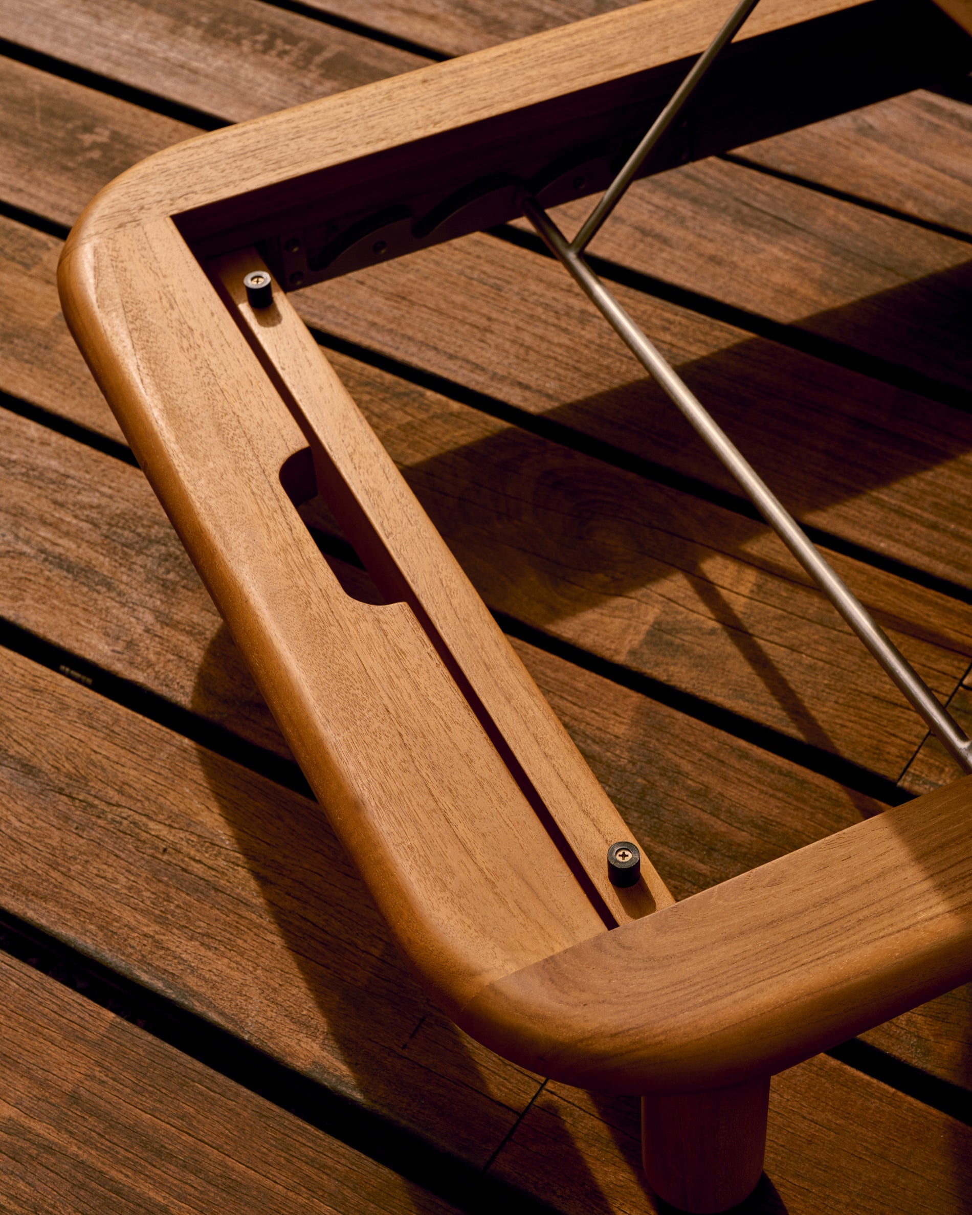 Turqueta sun lounger made from solid teak wood FSC 100% - Lifestyle
