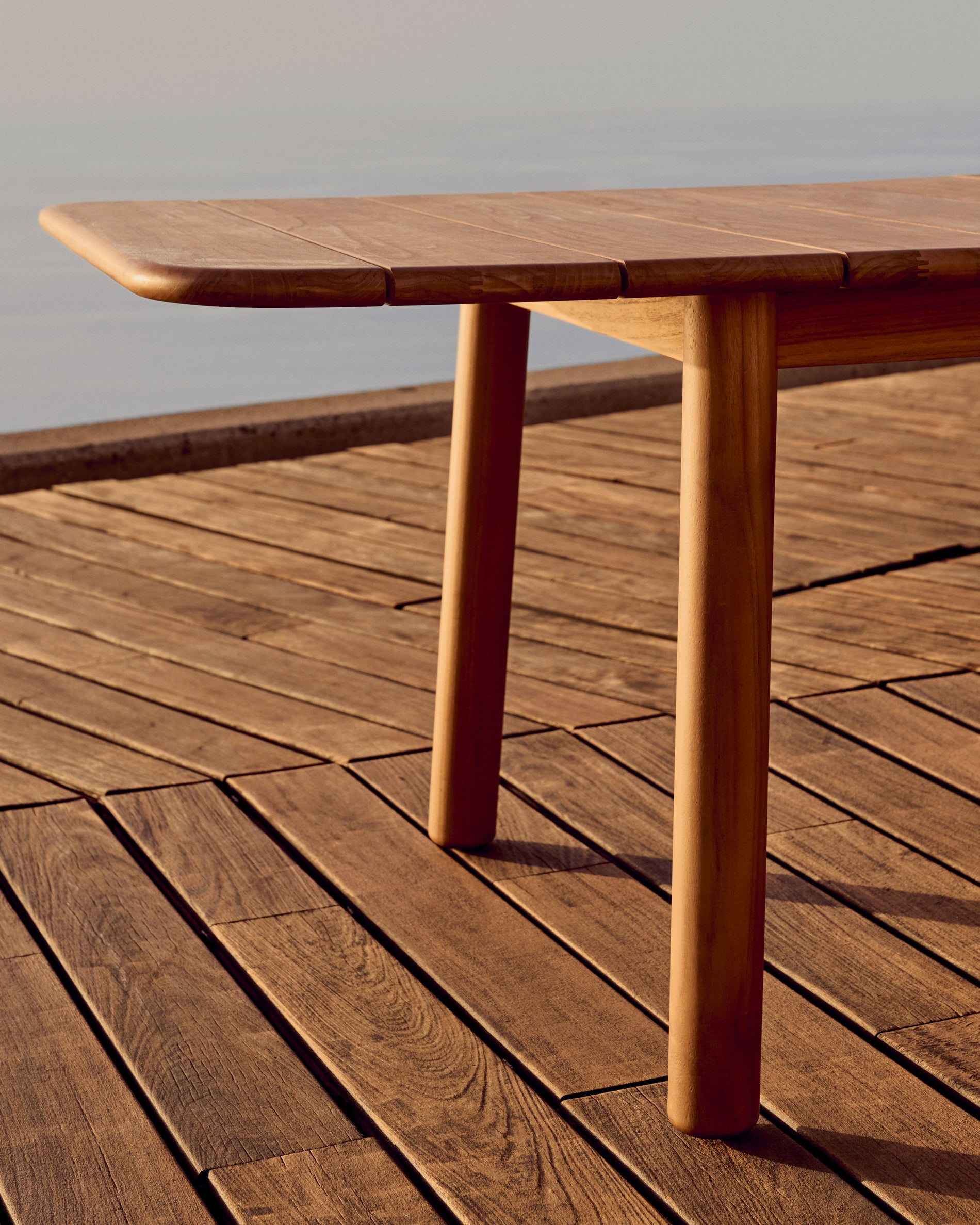 Turqueta extendable table made from solid teak wood, 220 (294) x 100 cm, FSC 100% - Lifestyle