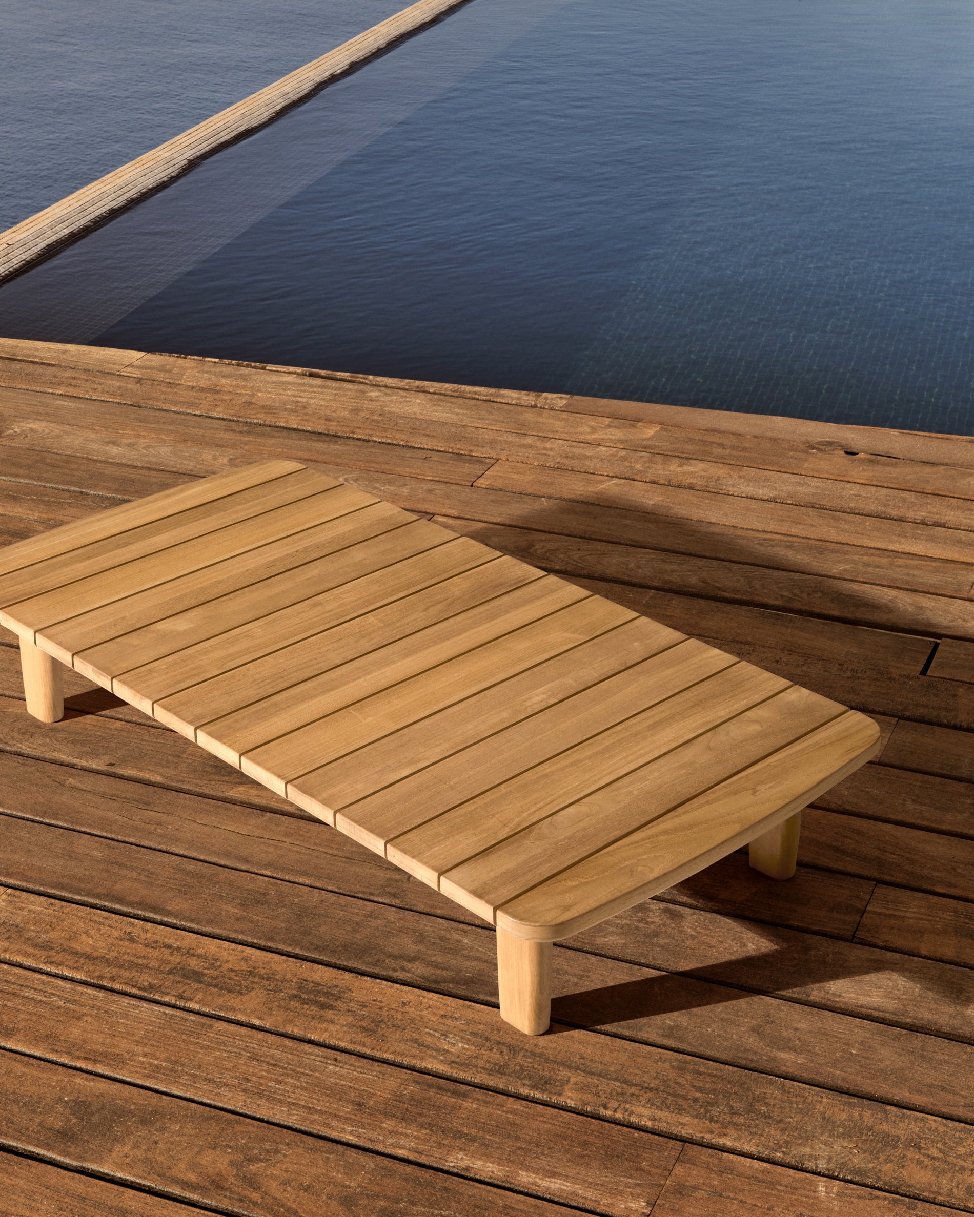 Tirant coffee table made from solid teak wood 140 x 70 cm FSC 100% - Lifestyle