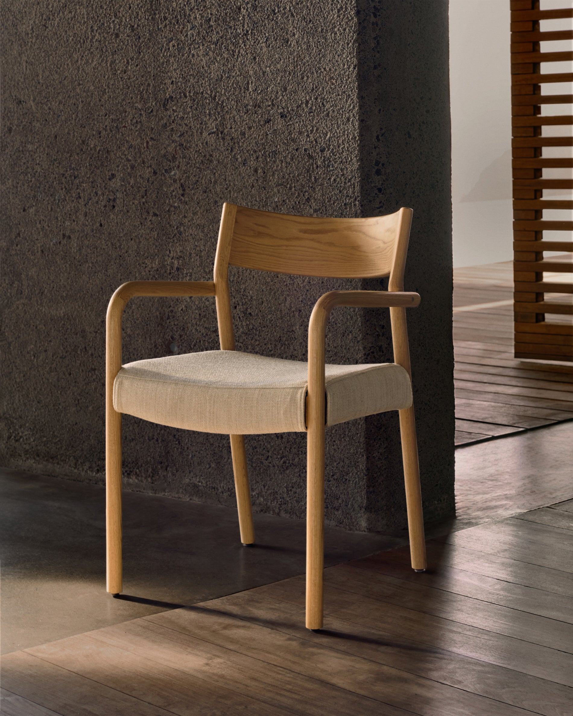 Falconera chair with a removable cover in solid oak wood with natural finish FSC Mix Credit - Lifestyle