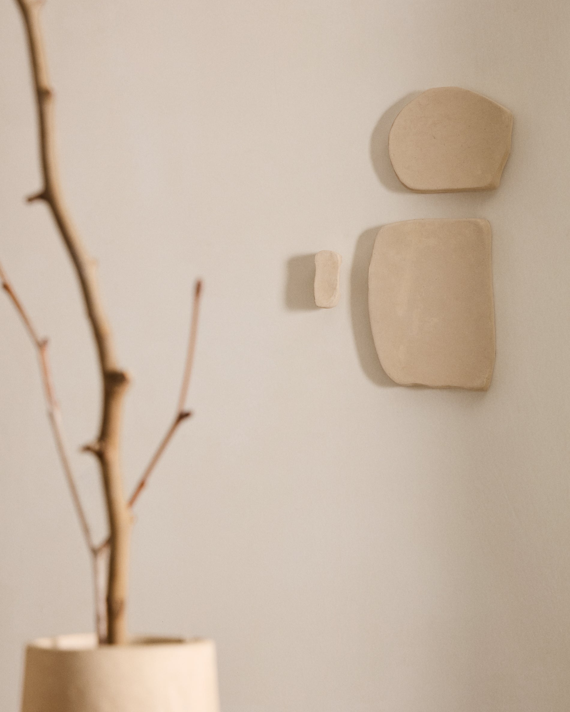 Set of 3 Siluna square wall panels in white papier-mâché - Lifestyle