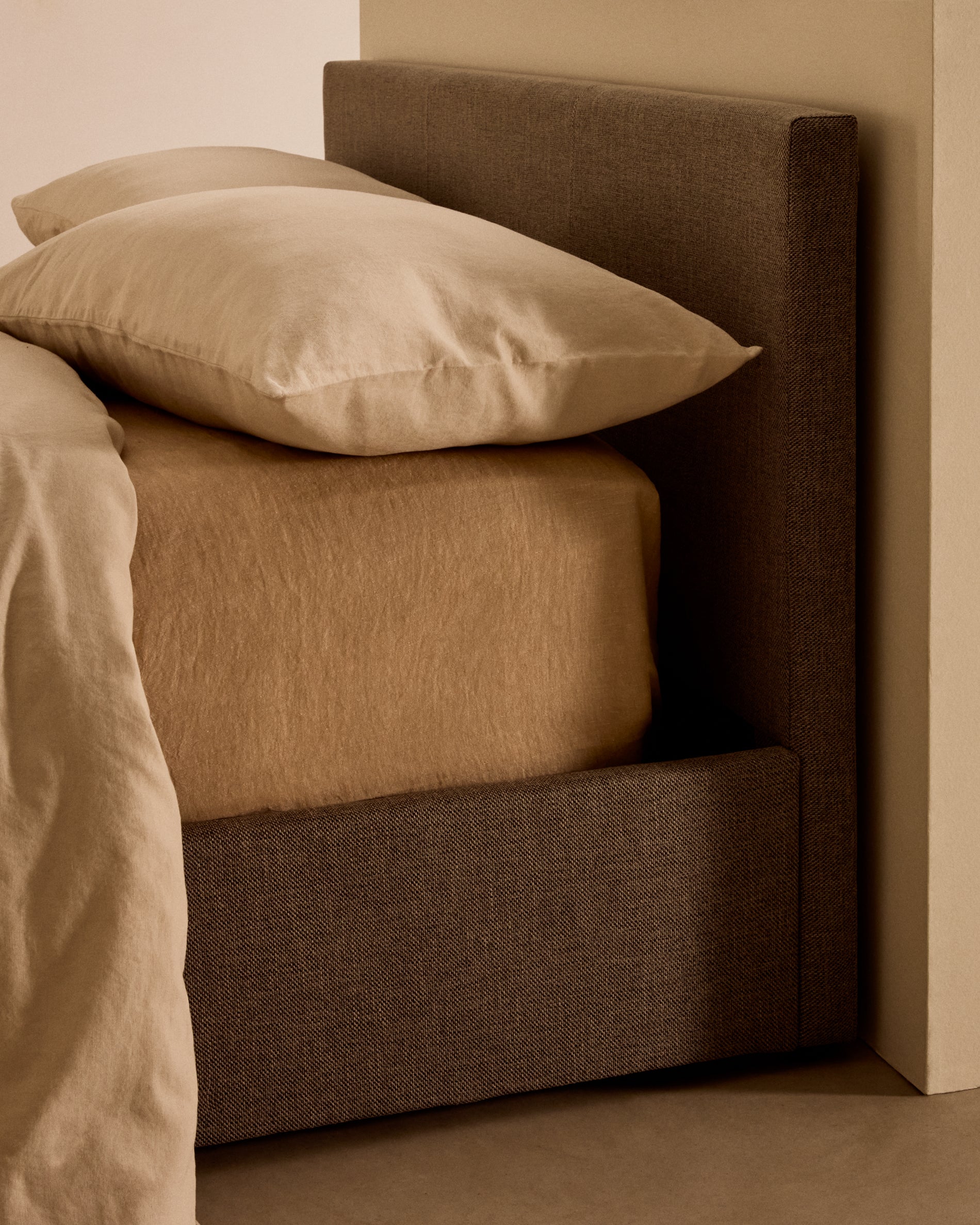 Nahiri ottoman bed for a 160 x 200 cm mattress - Lifestyle