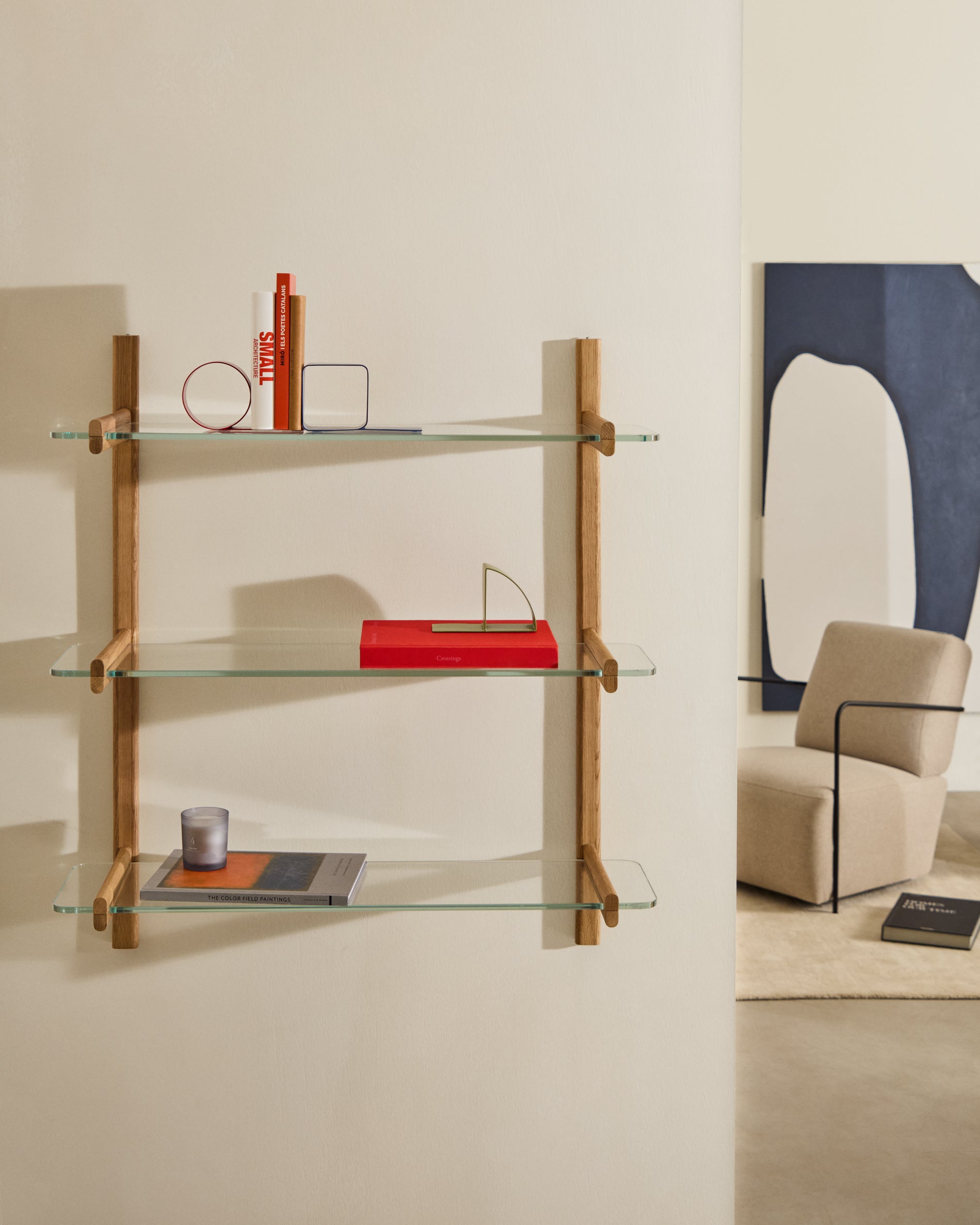 Sitra modular shelf, 3 glass shelves and FSC Mix Credit solid oak wood, 90 cm - Lifestyle