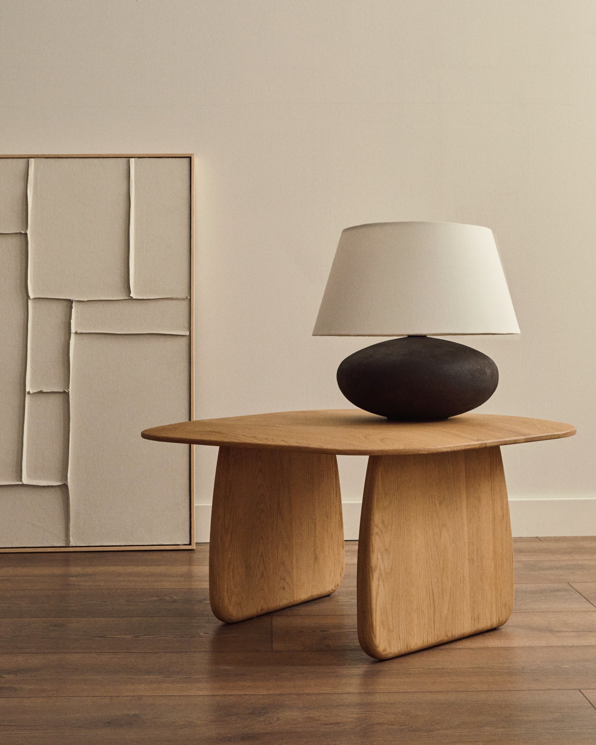 Nessi metal table lamp in a black terracotta effect finish - Lifestyle