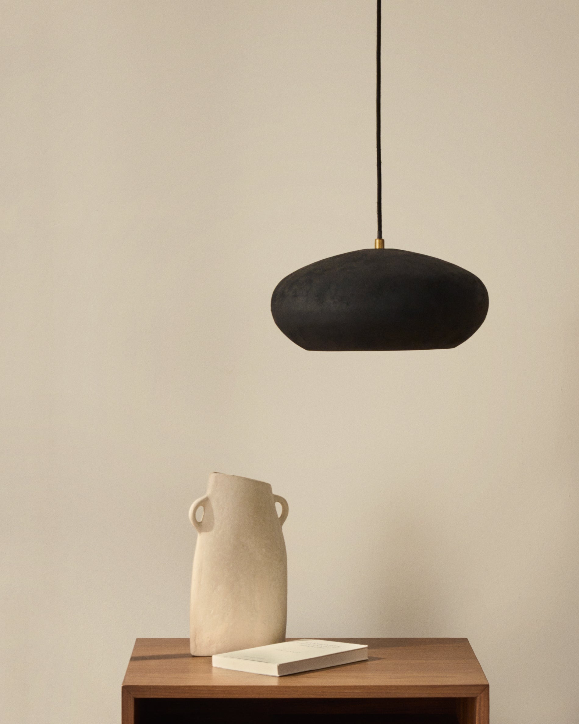 Inda metal ceiling lamp in a black finish, Ø 30 cm - Lifestyle