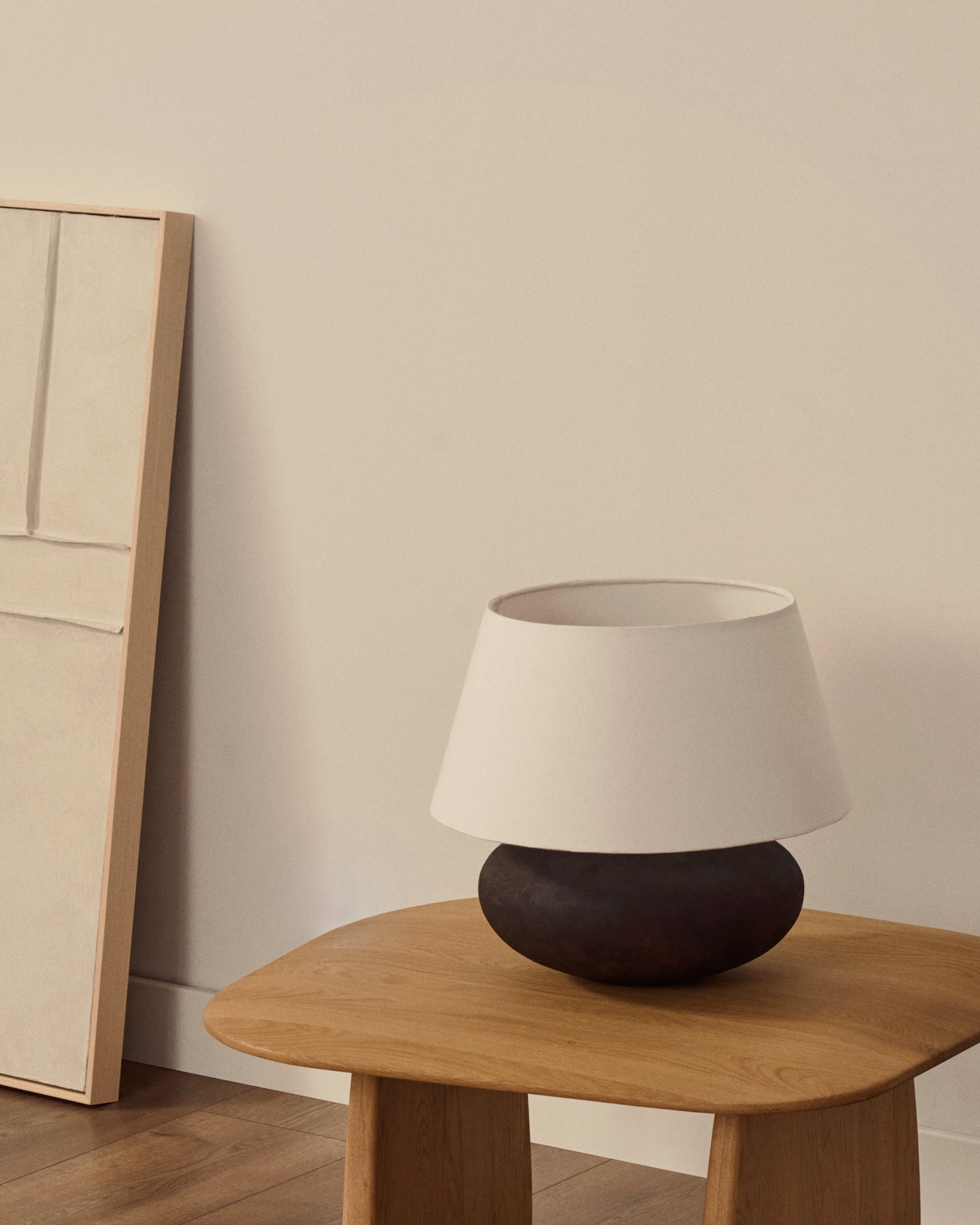Nessi metal table lamp in a black terracotta effect finish - Lifestyle