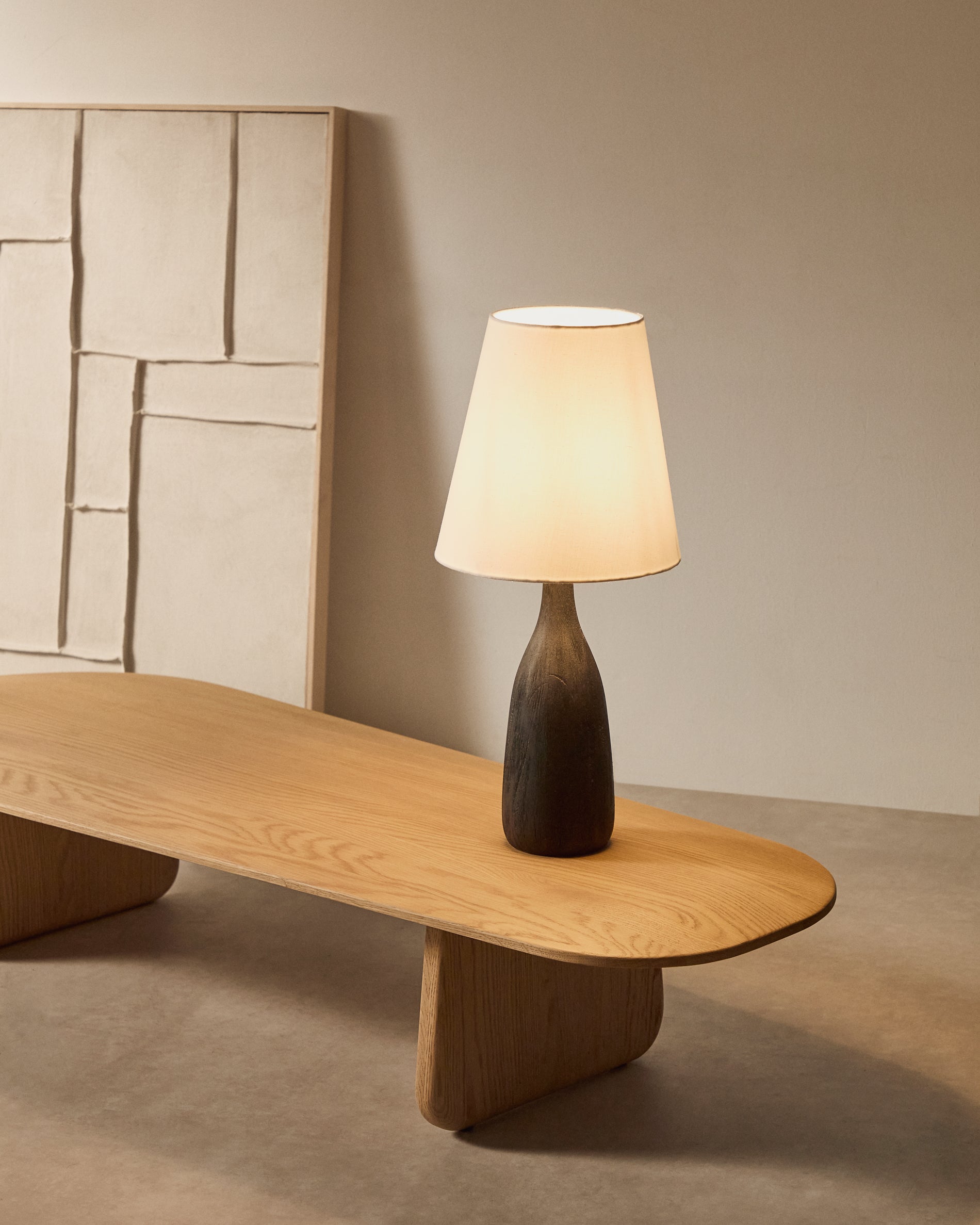 Luvia table lamp with a wooden base in a black painted finish - Lifestyle