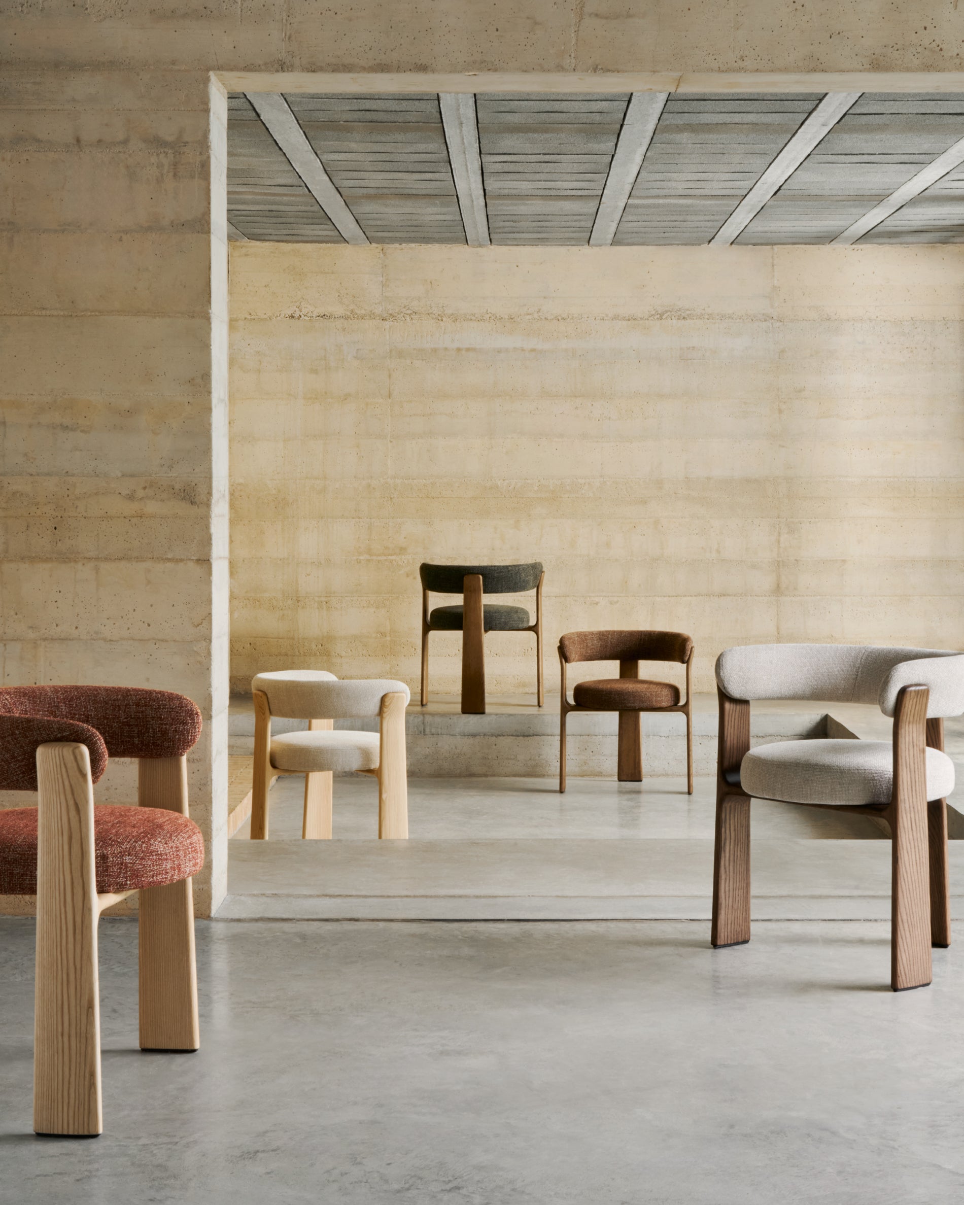 Granite 3-legged chair in beige chenille and solid ash wood in a natural tone finish FSC 100% - Lifestyle