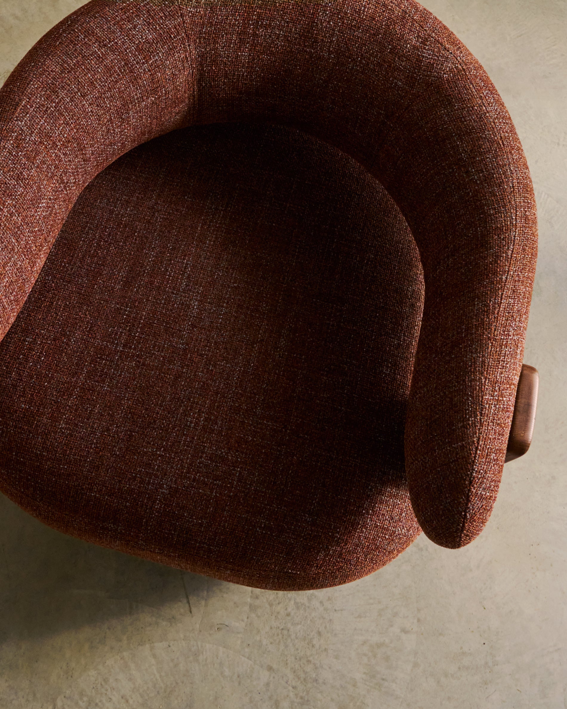 Granite brown chenille armchair with solid ash wood legs in a walnut finish FSC 100% - Lifestyle