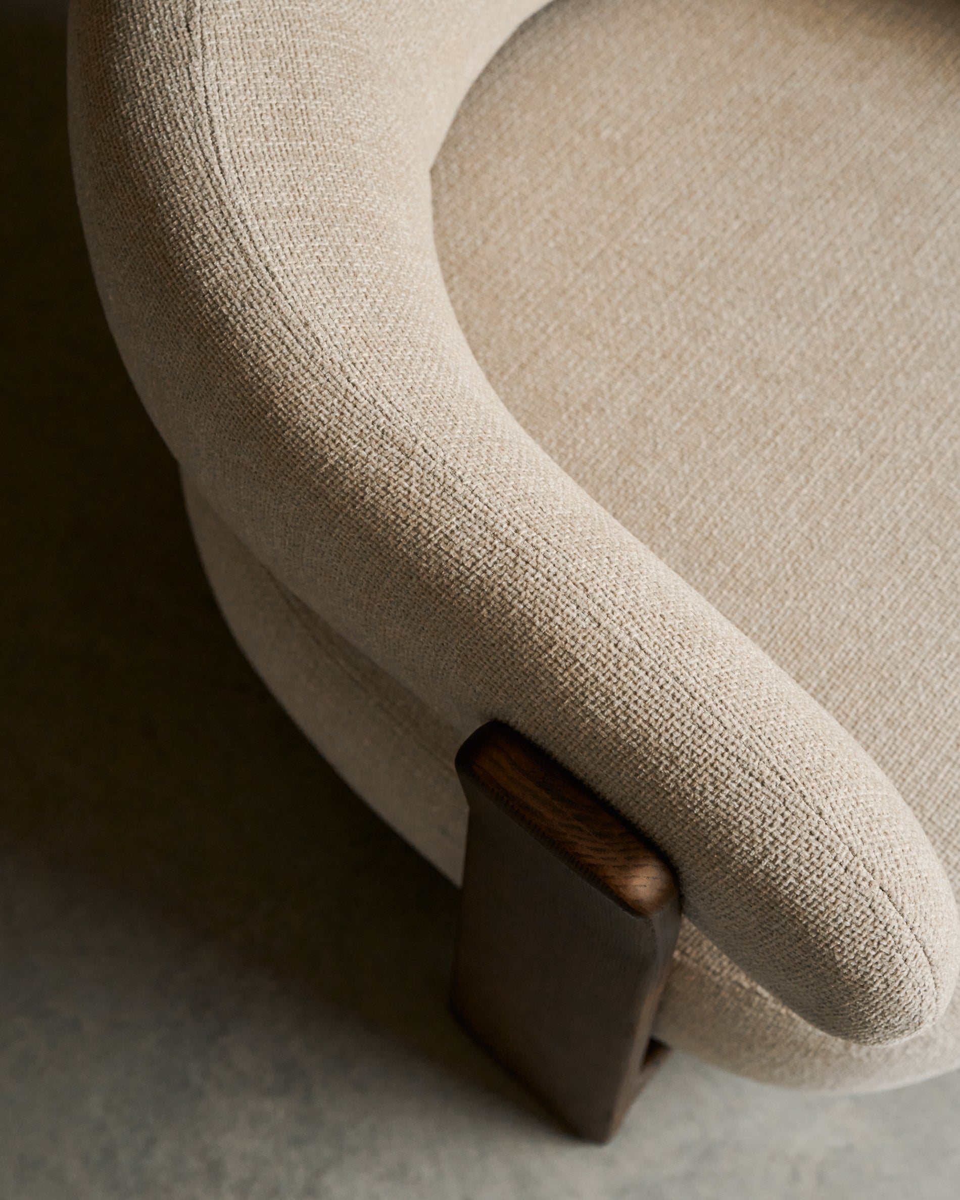 Granite fire-retardant armchair in beige chenille and solid ash wood with walnut-coloured finish FSC 100% - Lifestyle