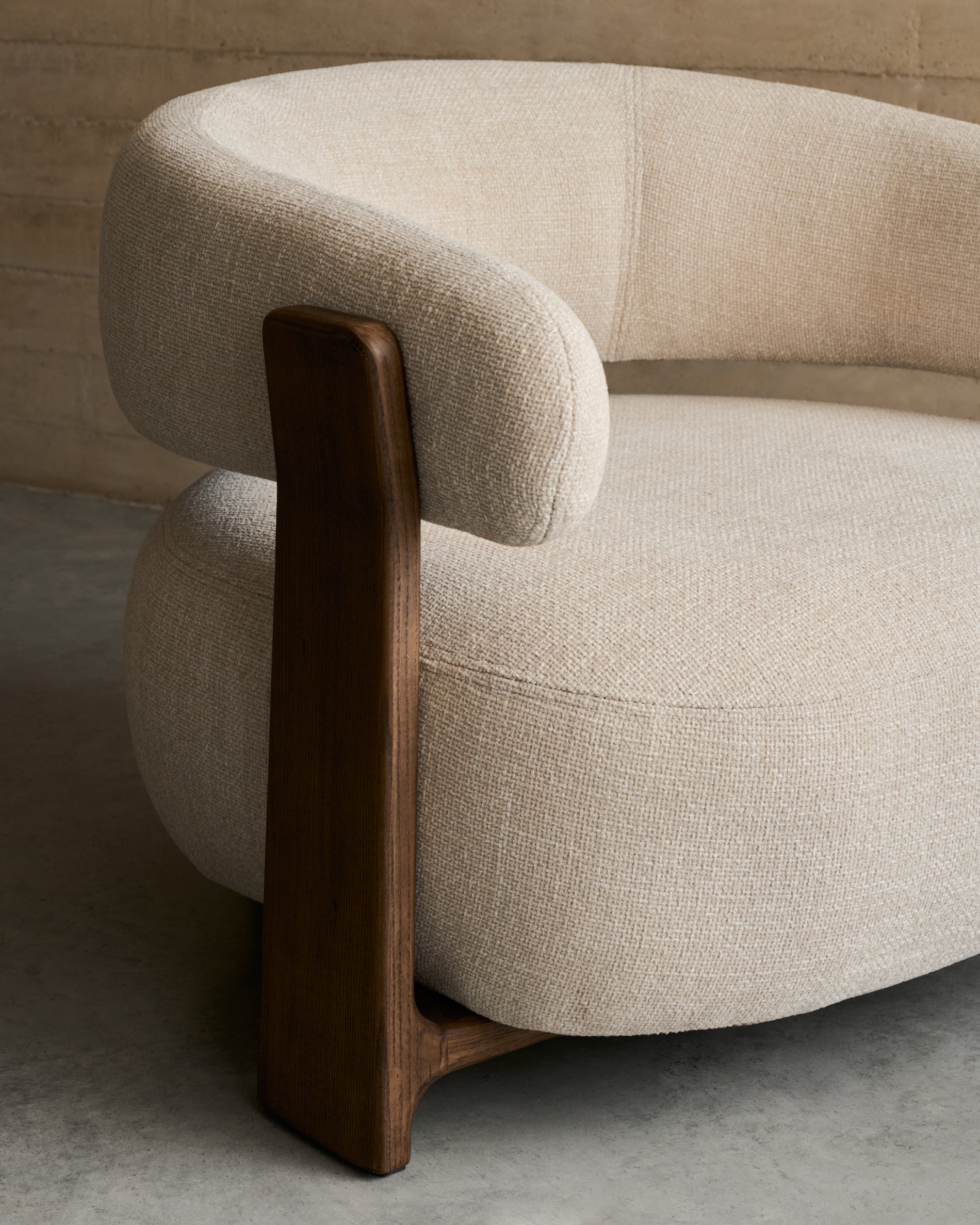 Granite fire-retardant armchair in beige chenille and solid ash wood with walnut-coloured finish FSC 100% - Lifestyle