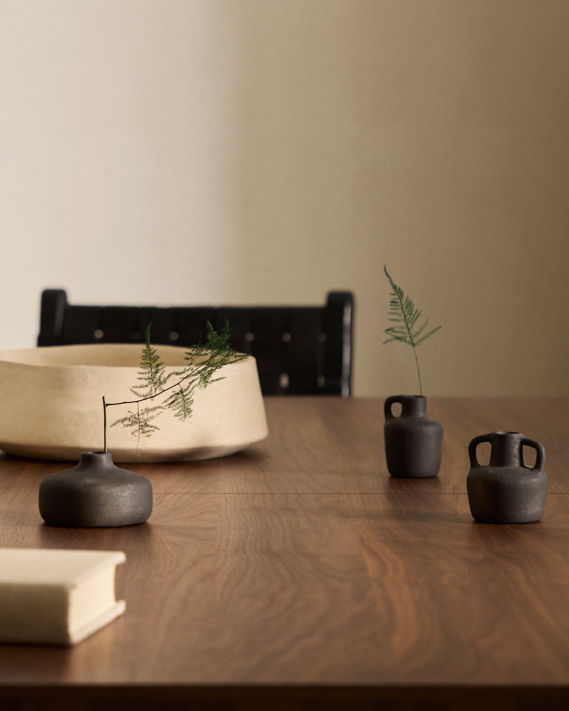 Sofra set of 3 terracotta vases in a black finish, 6 cm / 7 cm / 10 cm - Lifestyle