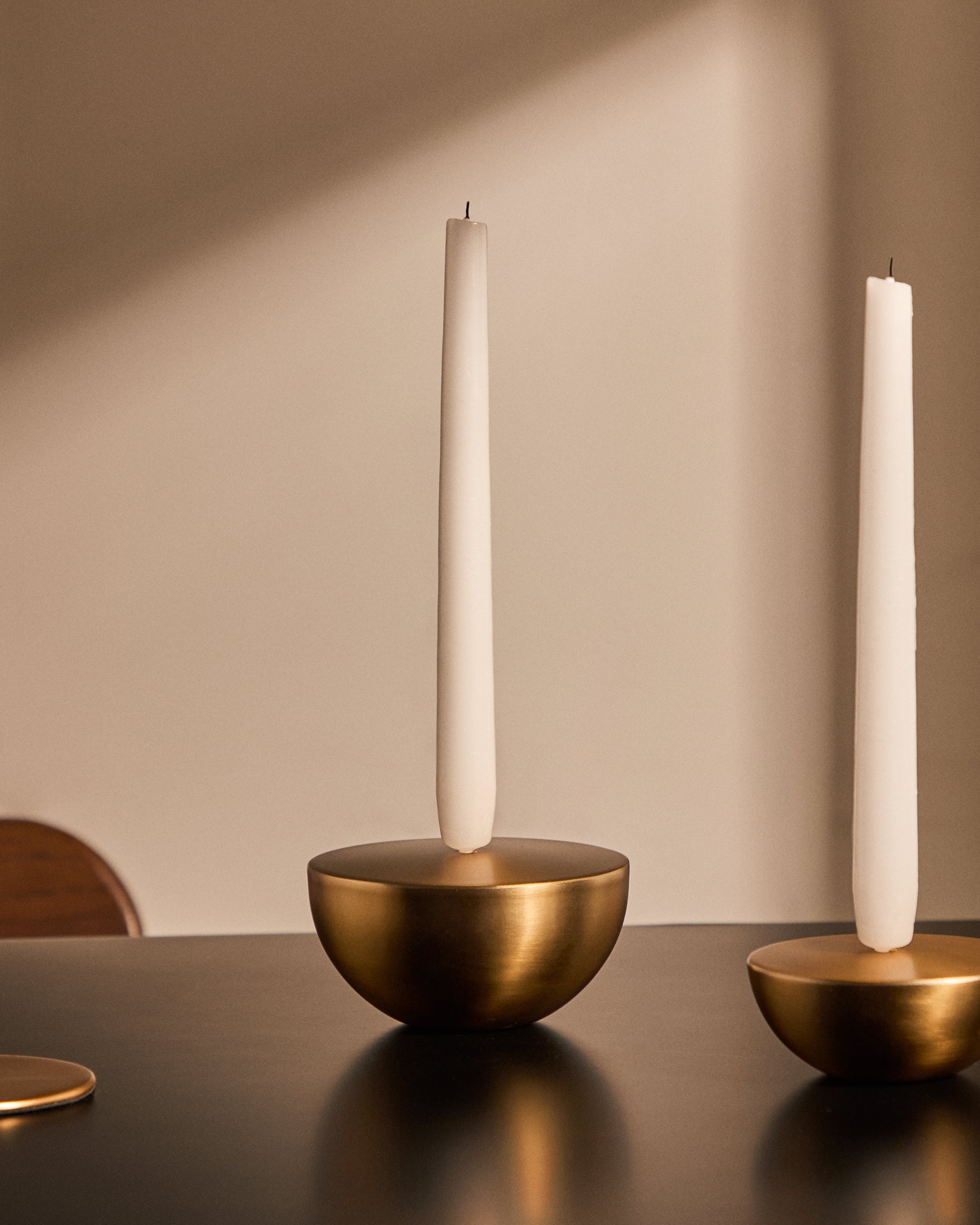 Quira large candle holder in gold-coloured stainless steel - Lifestyle