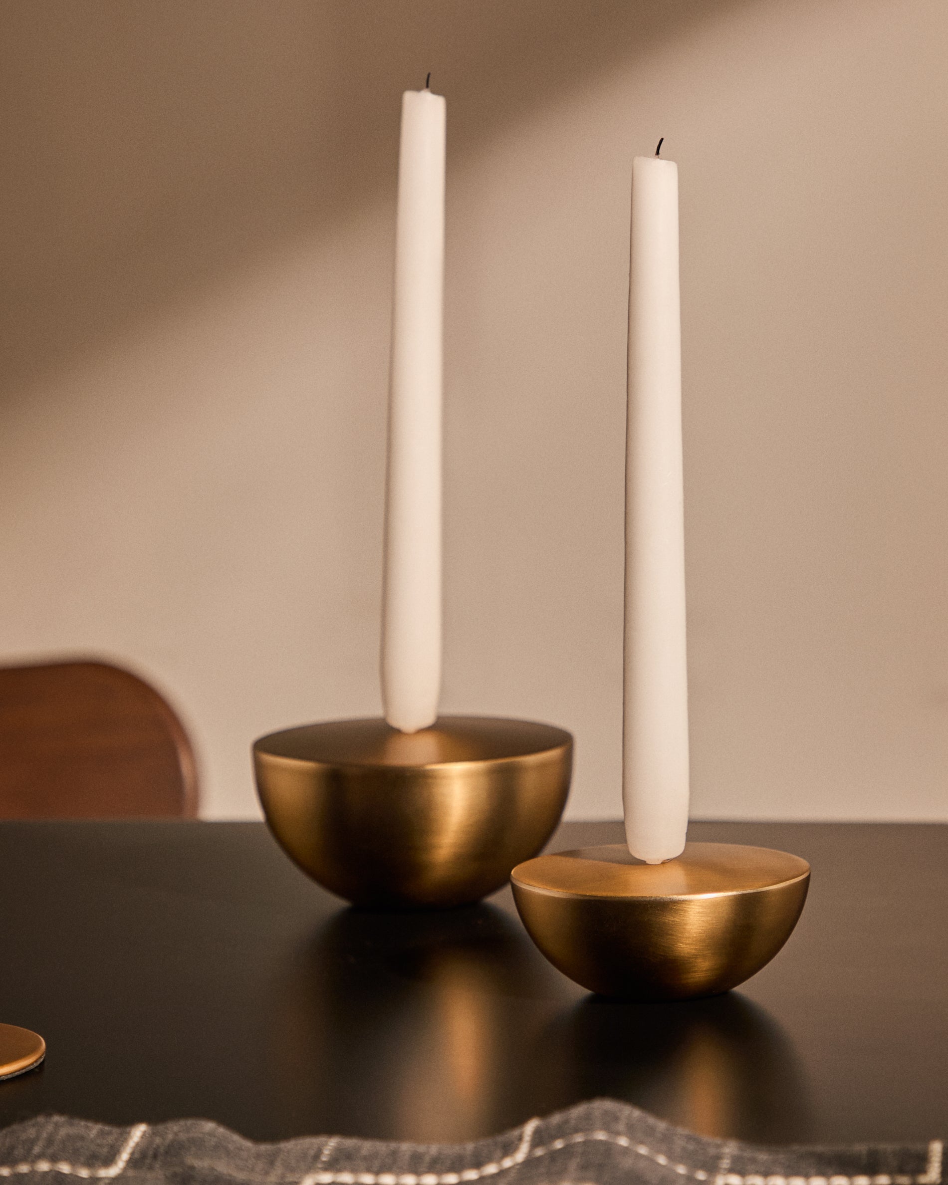 Quira small candle holder in gold-coloured stainless steel - Lifestyle