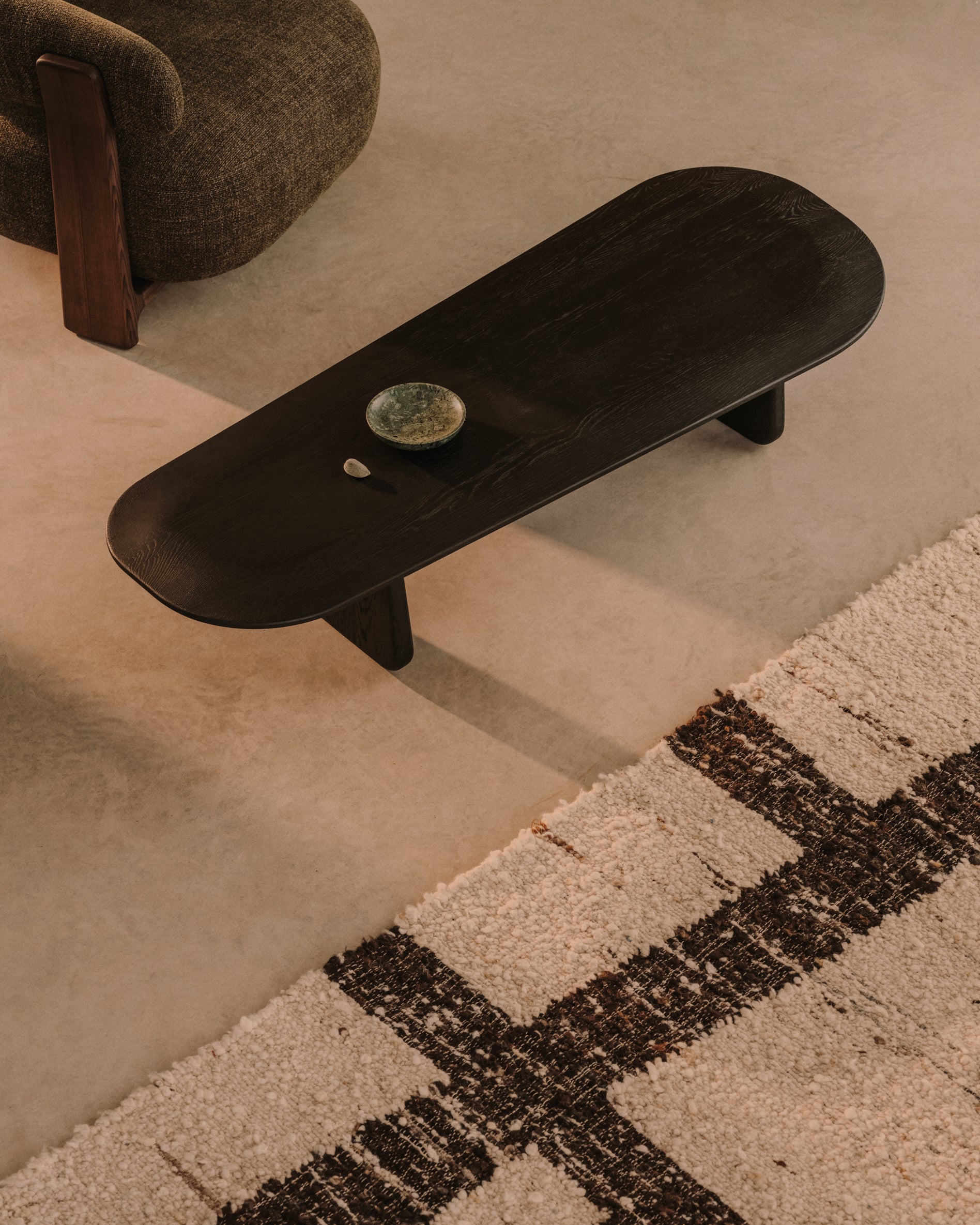 Pirita coffee table made from solid oak wood in a black finish, 146 x 56.5 cm FSC 100% - Lifestyle
