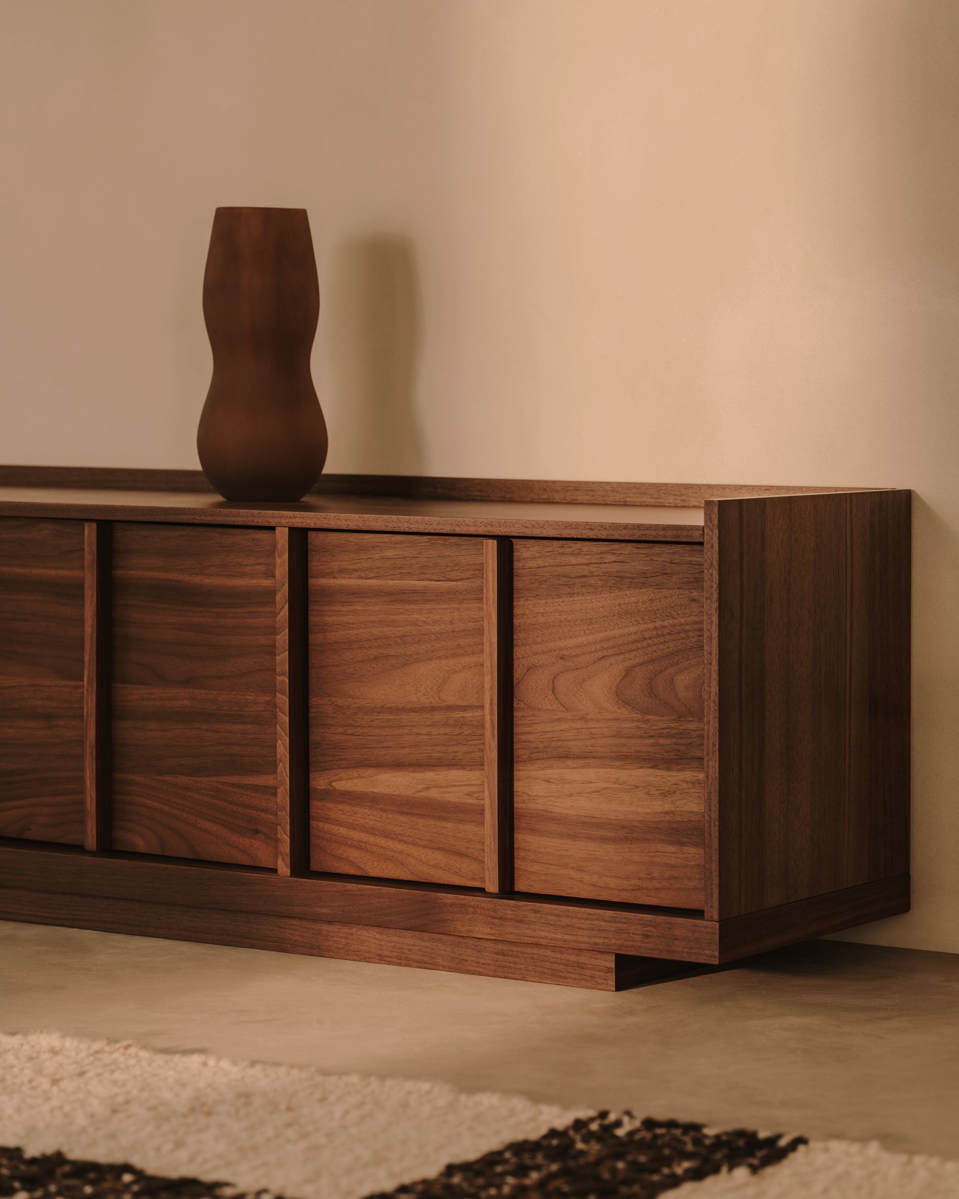 Onix TV stand with a walnut veneer in a dark finish, 200 x 45 cm FSC Mix Credit - Lifestyle