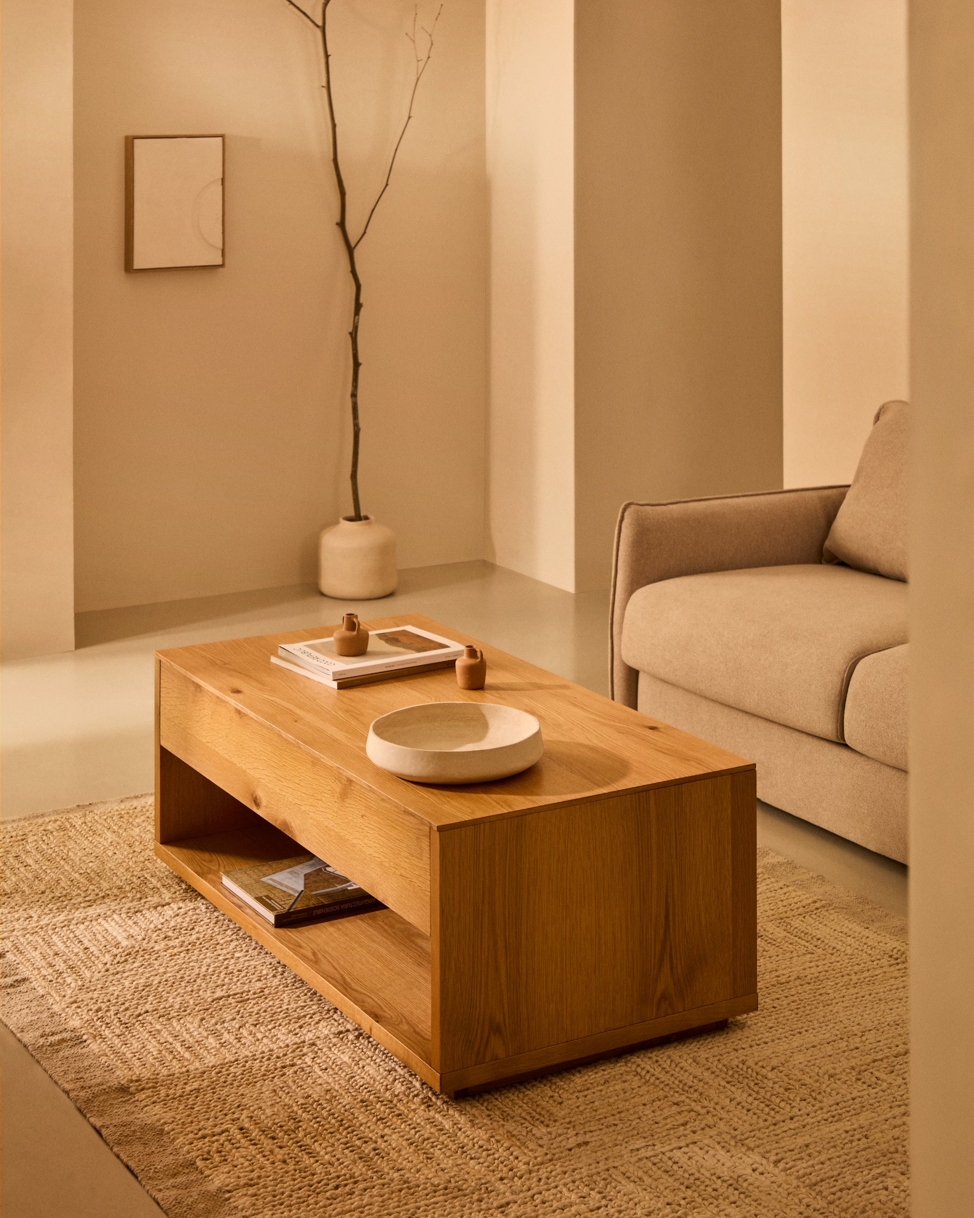 Alguema raisable coffee table in oak veneer with natural finish 120 x 60 cm - Lifestyle