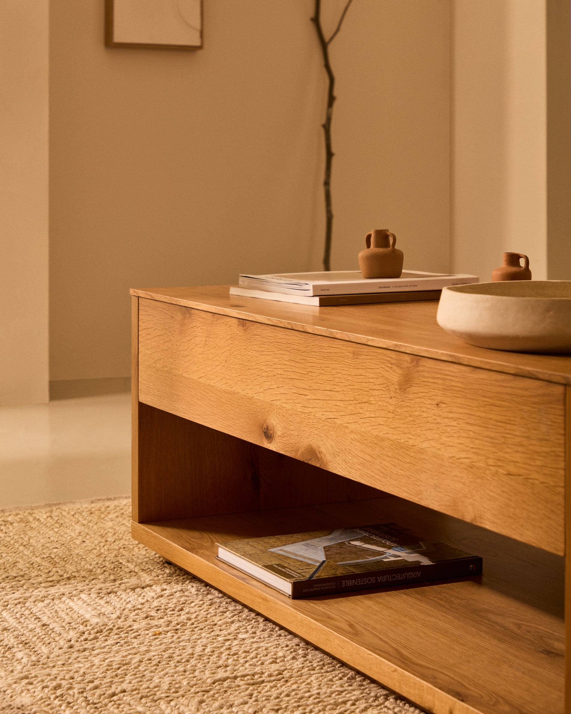 Alguema raisable coffee table in oak veneer with natural finish 120 x 60 cm - Lifestyle