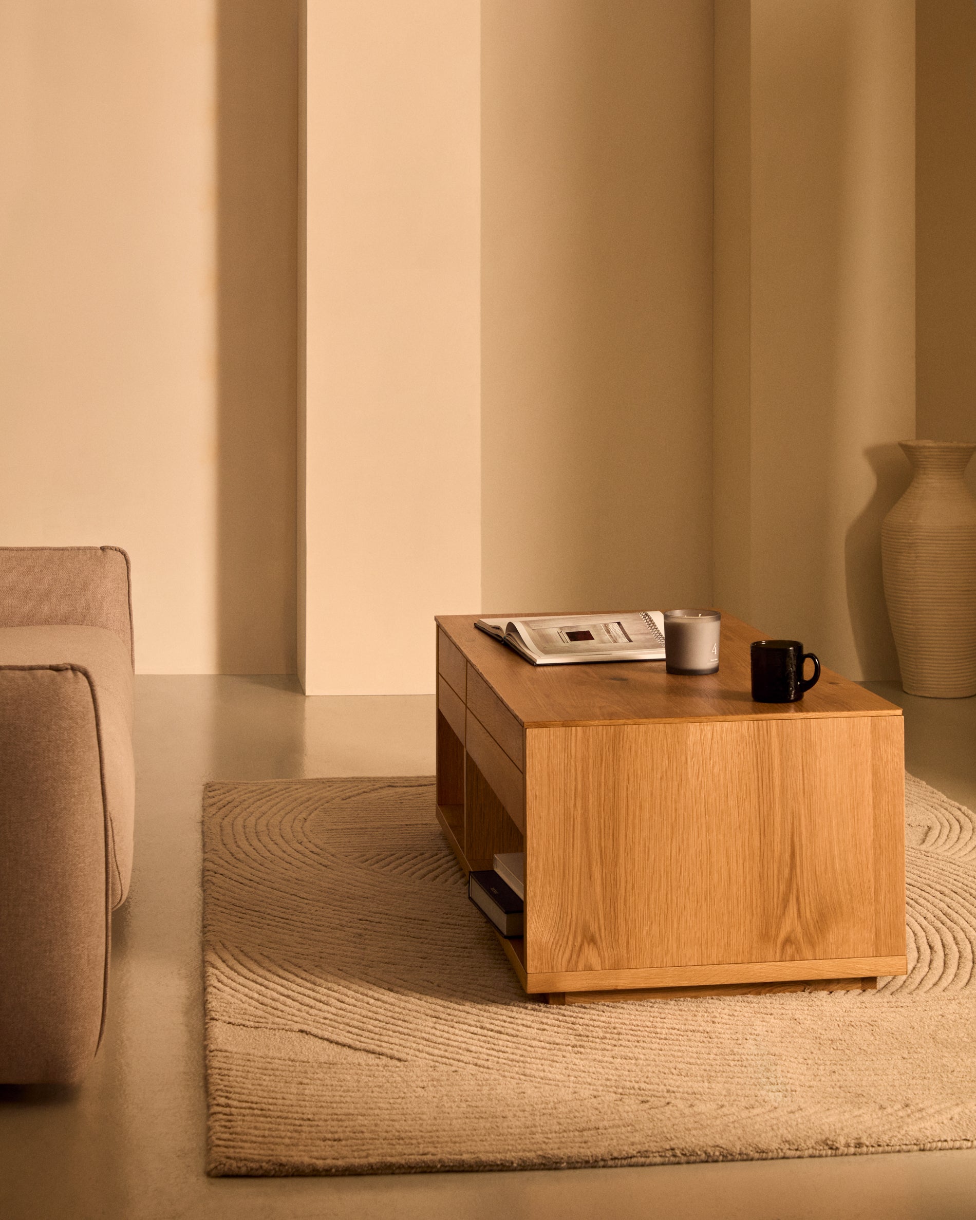 Alguema coffee table 2 drawers in oak veneer with natural finish 140 x 60 cm - Lifestyle