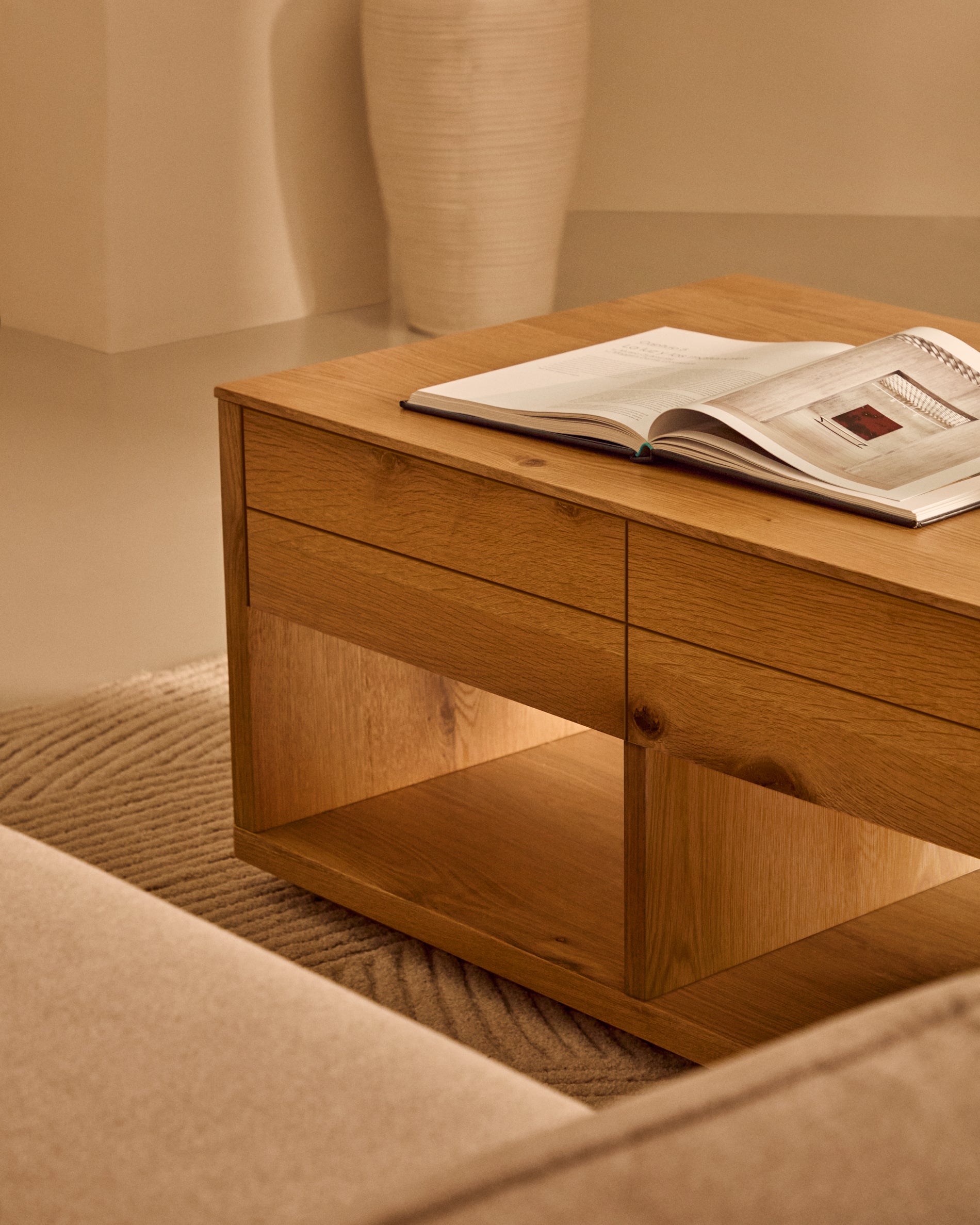Alguema coffee table 2 drawers in oak veneer with natural finish 140 x 60 cm - Lifestyle