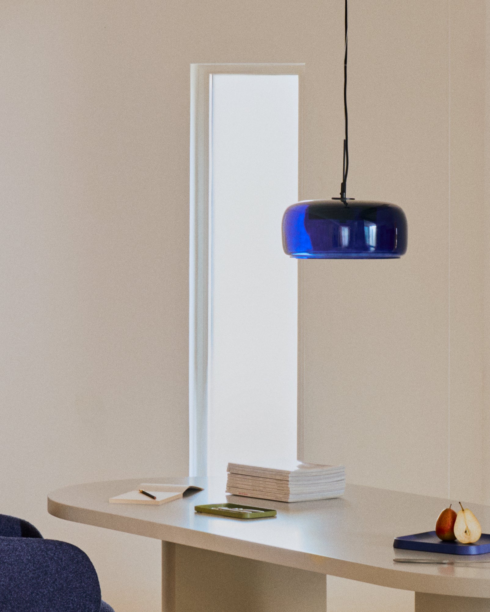 Reig blue glass ceiling lamp, Ø 38 cm - Lifestyle