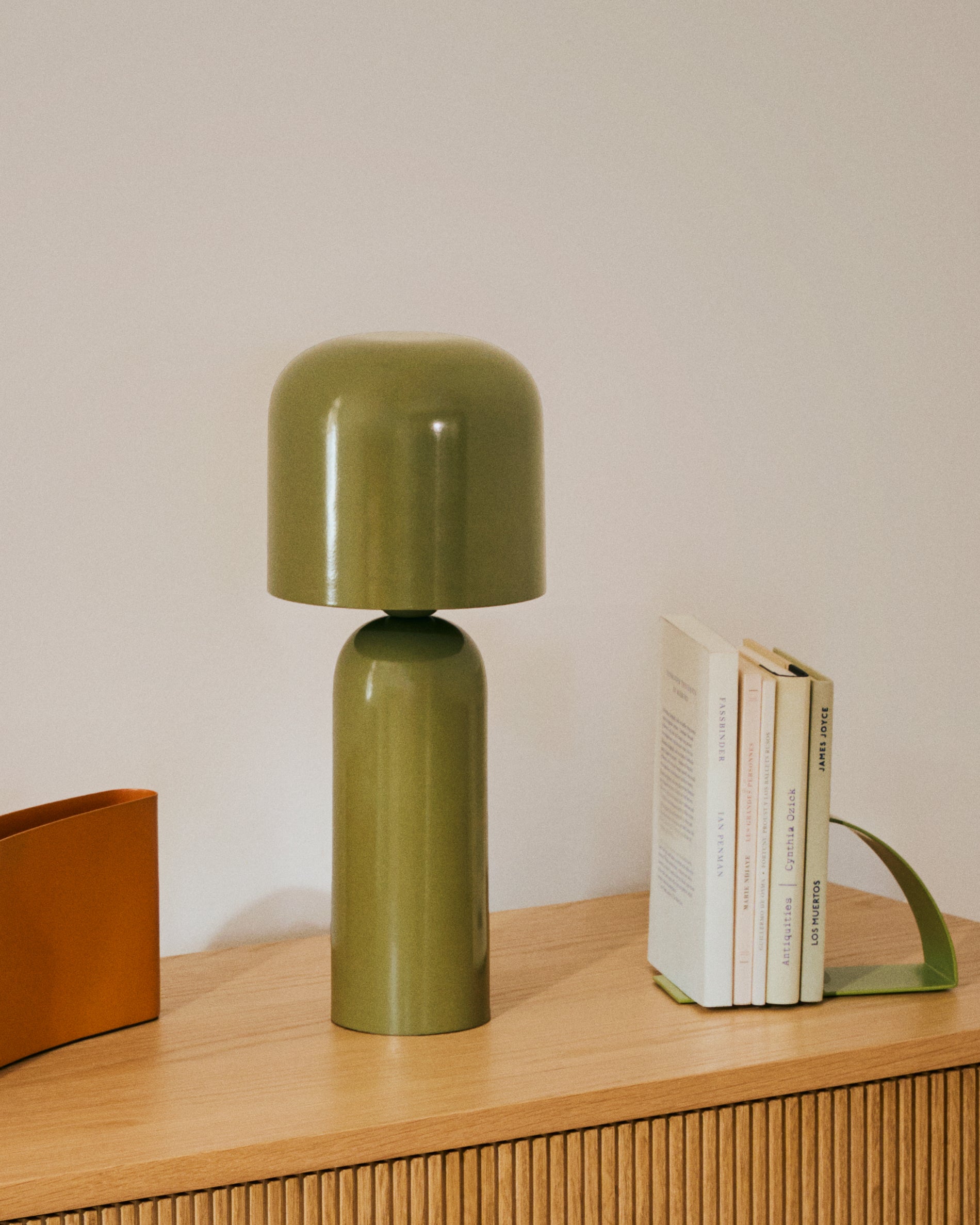 Monze table lamp in green painted metal - Lifestyle