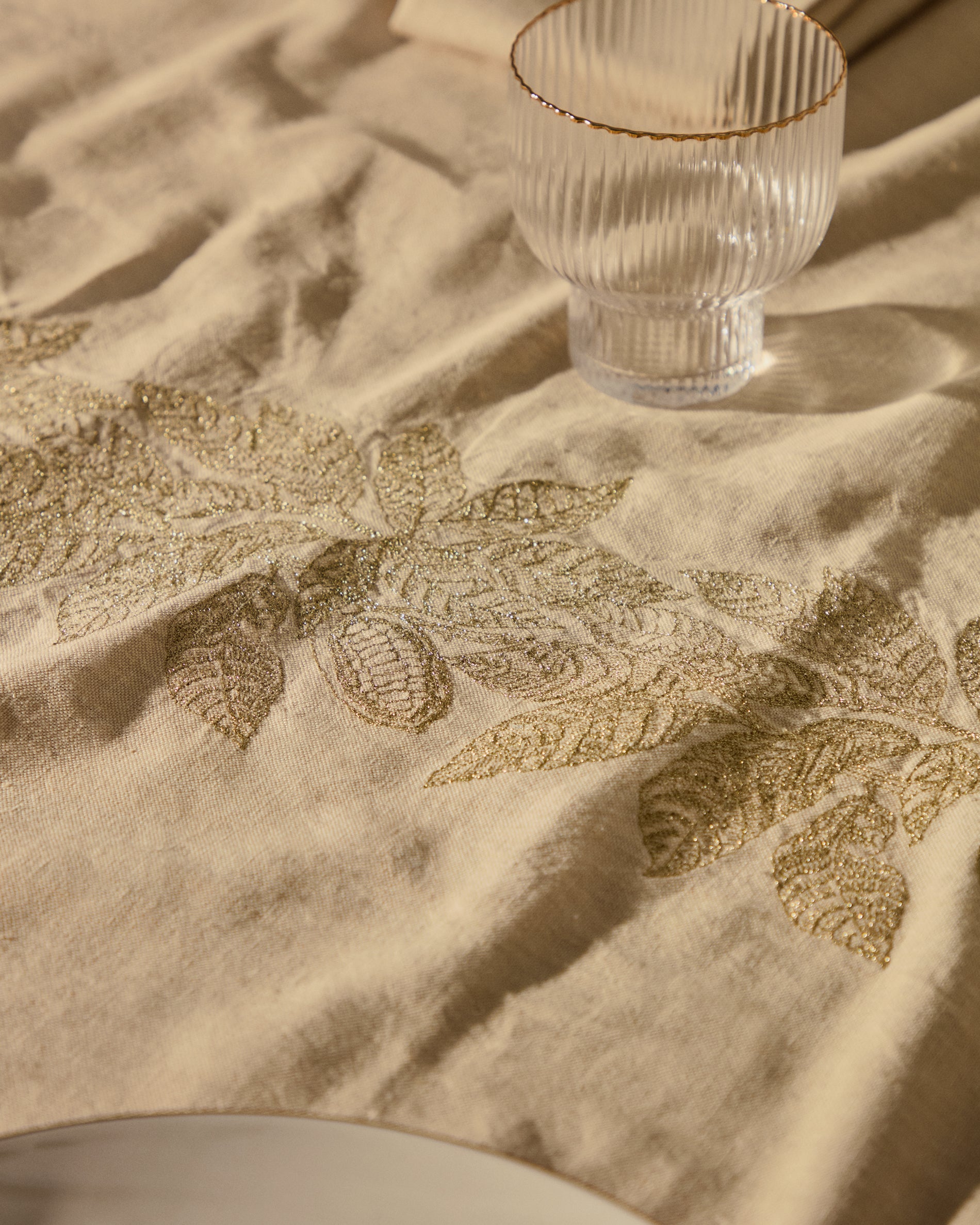 Oreti tablecloth in beige cotton and linen and cocoa embroidery feature, 150x250cm - Lifestyle