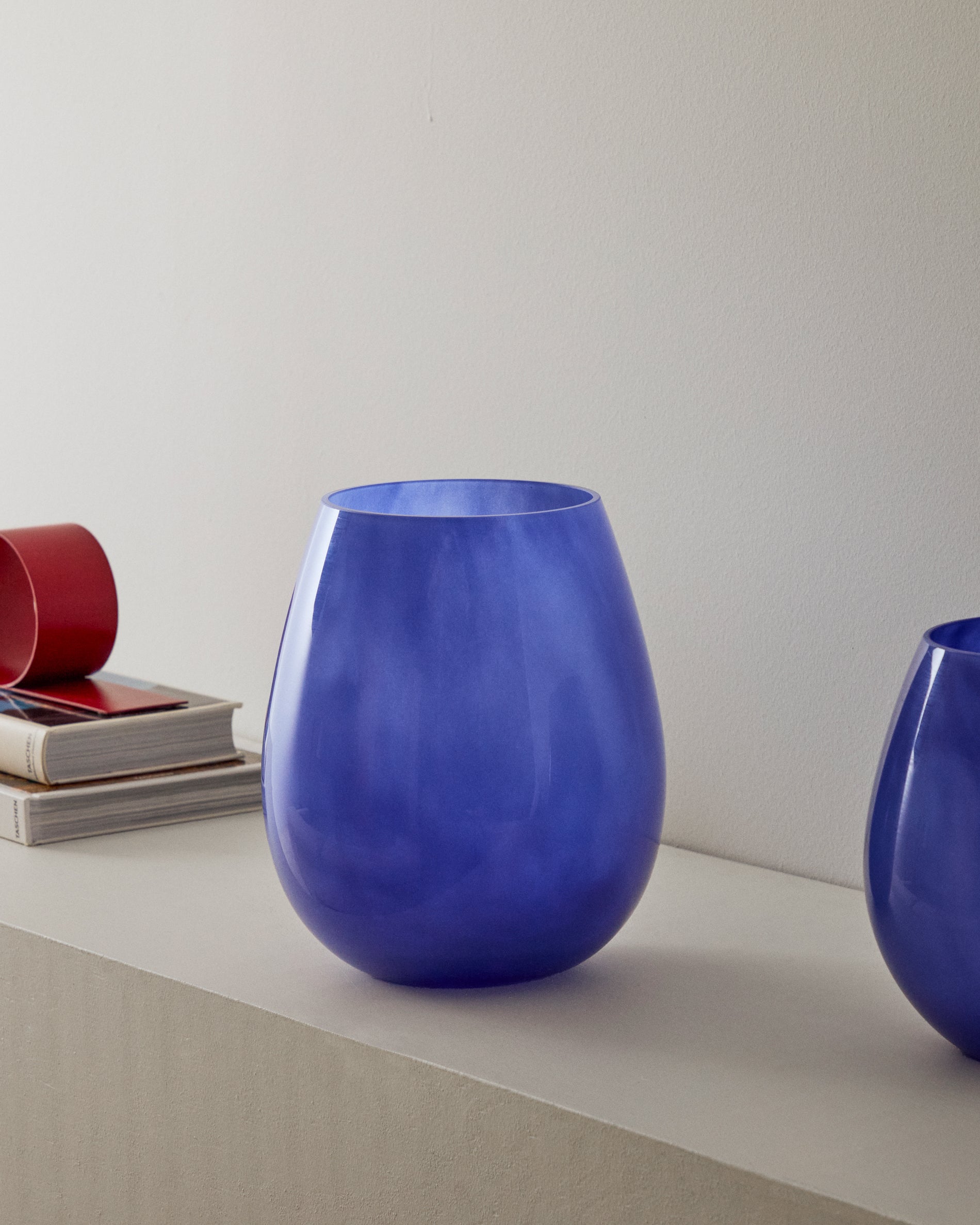 Kelse blue glass vase, 26 cm - Lifestyle
