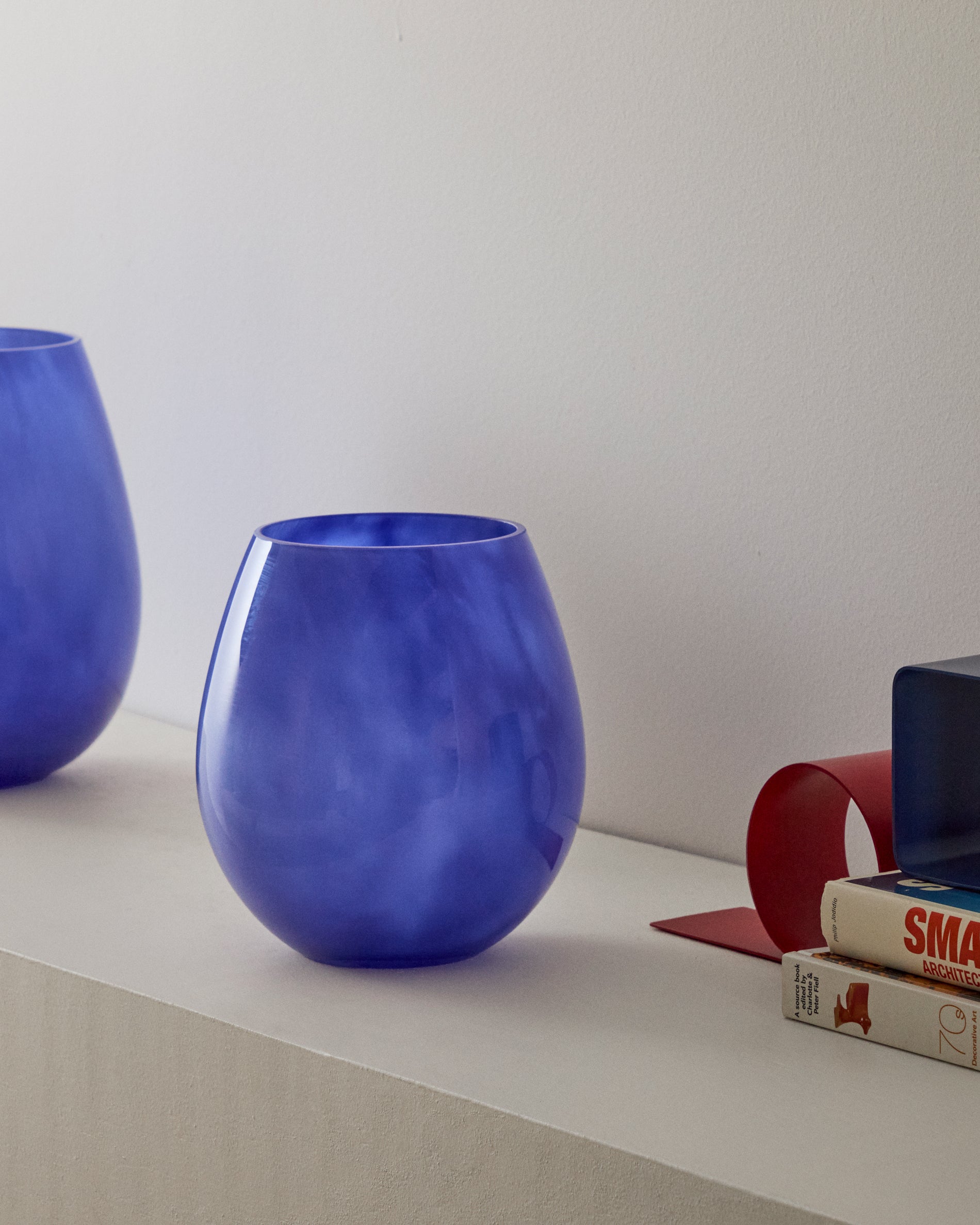 Kelse blue glass vase, 21 cm - Lifestyle