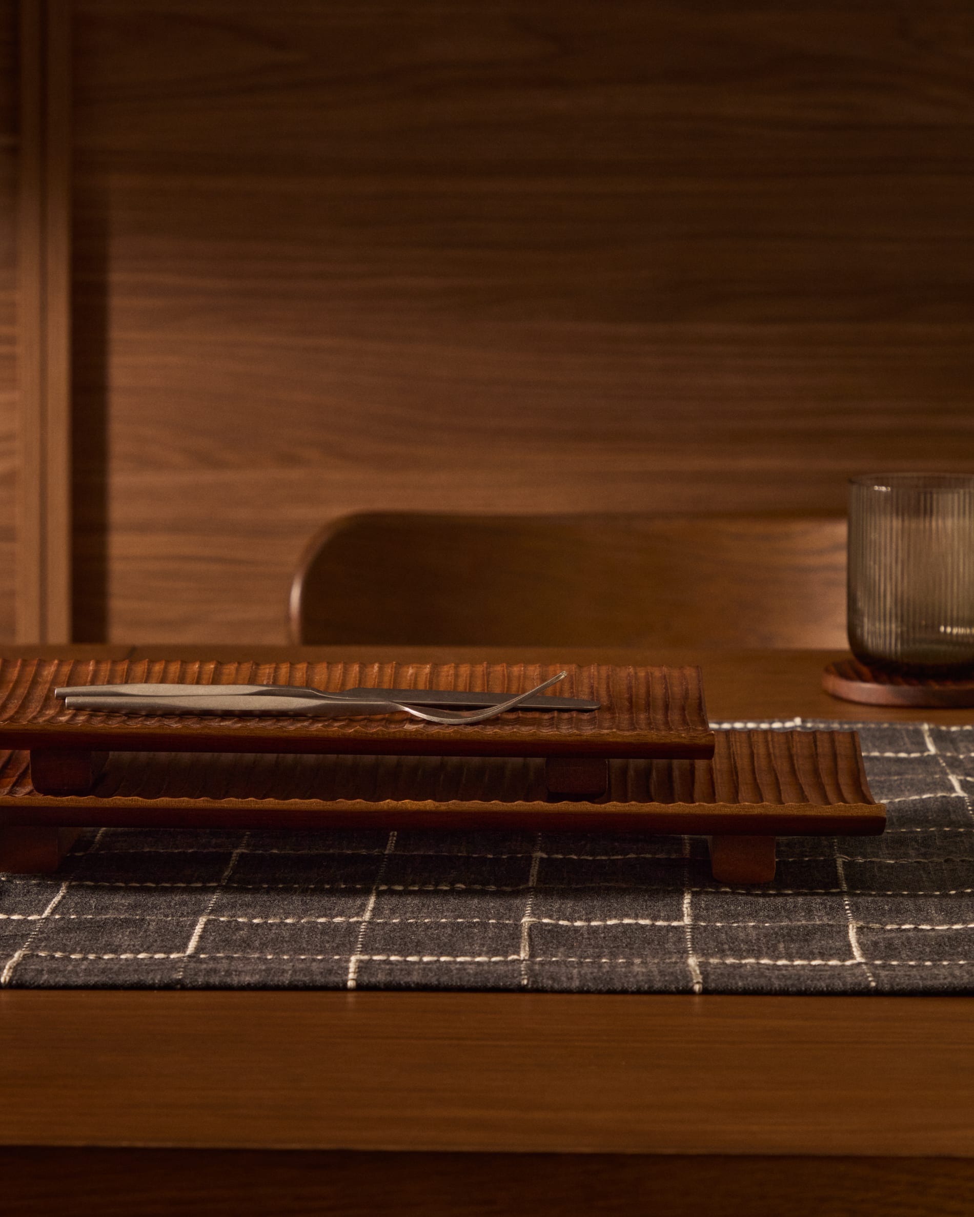 Rommu large serving board made of acacia wood FSC 100%