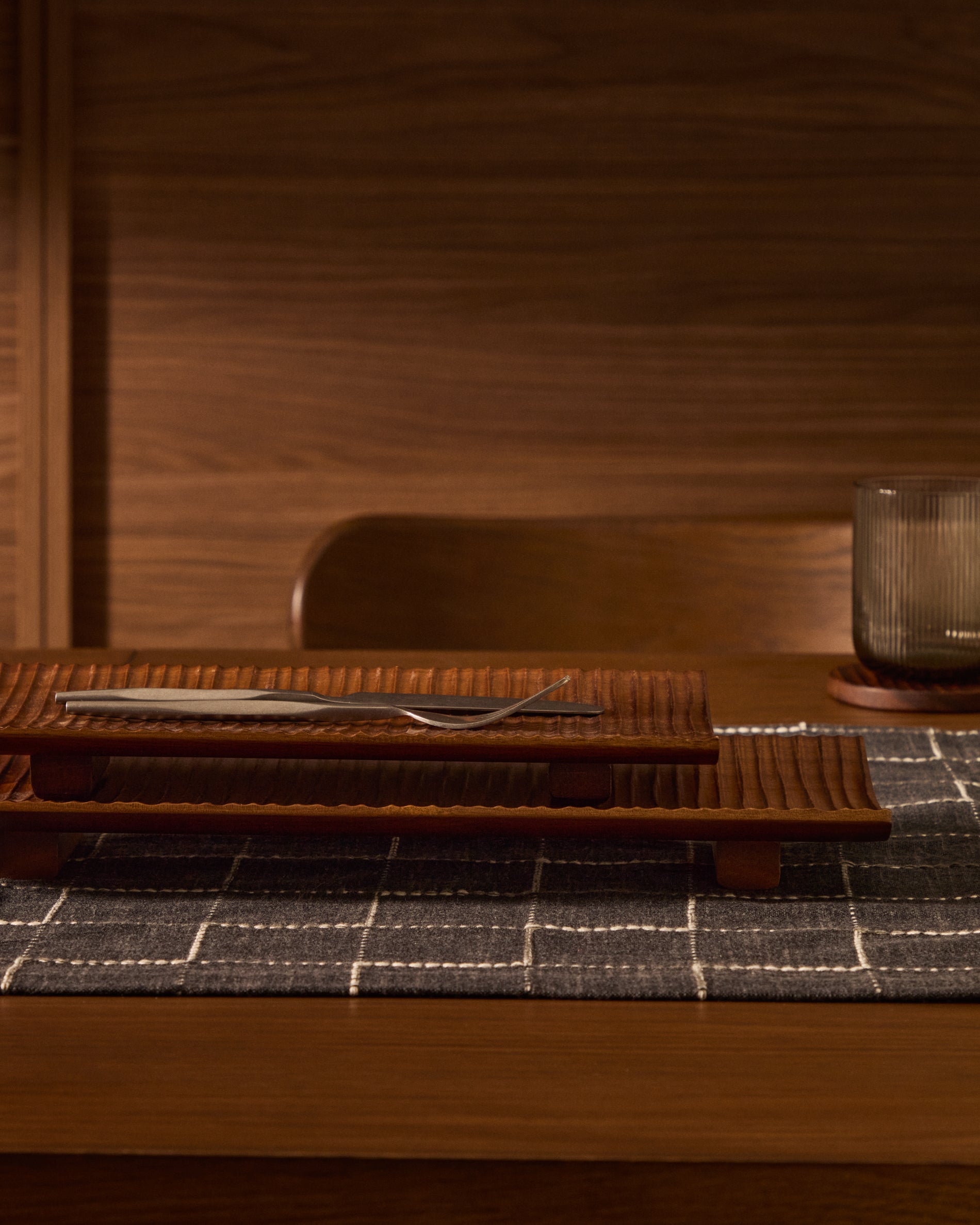 Rommu small serving board made of acacia wood FSC 100% - Lifestyle