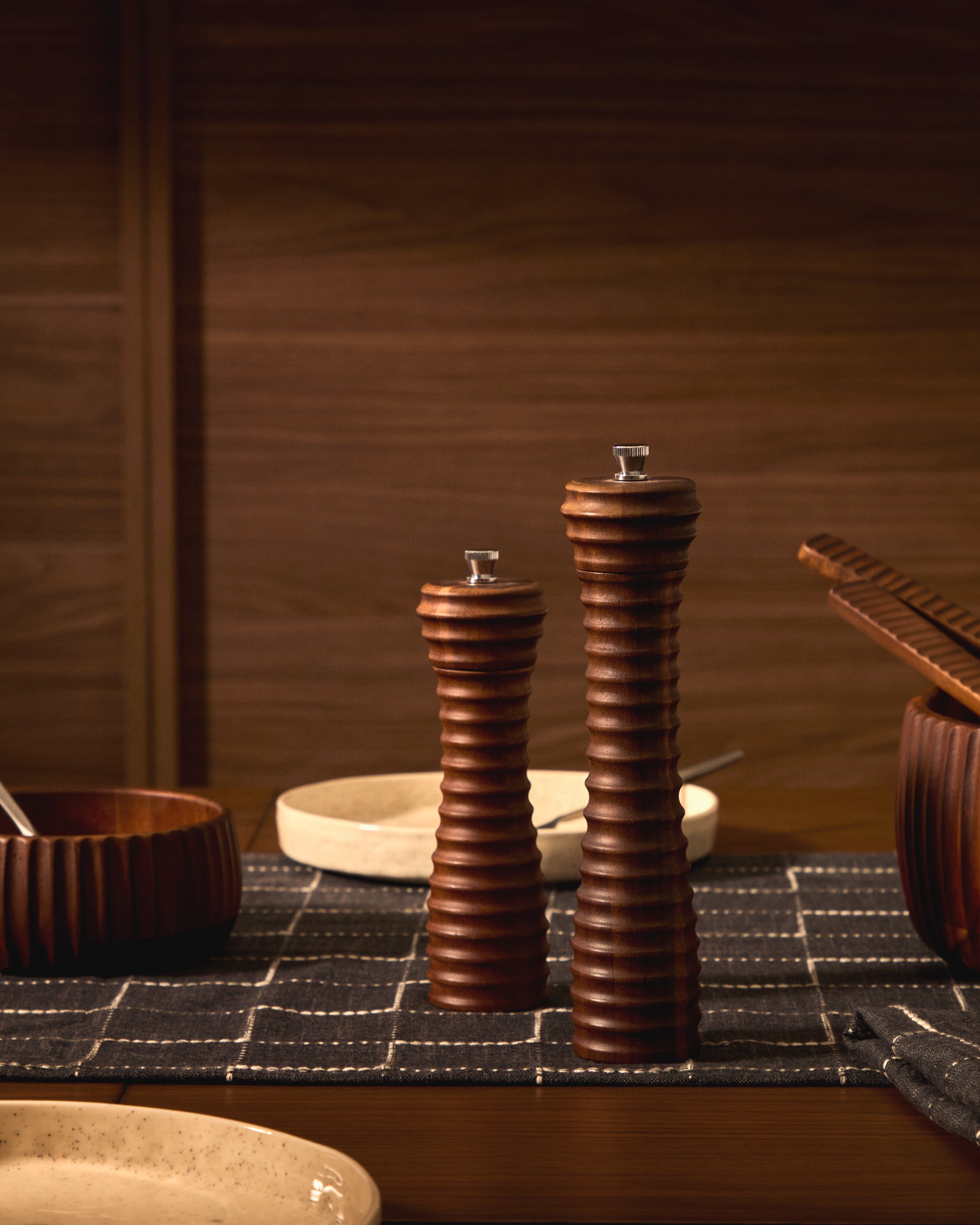 Rommu salt and pepper mill made of acacia wood, 18.9 cm FSC 100% - Lifestyle