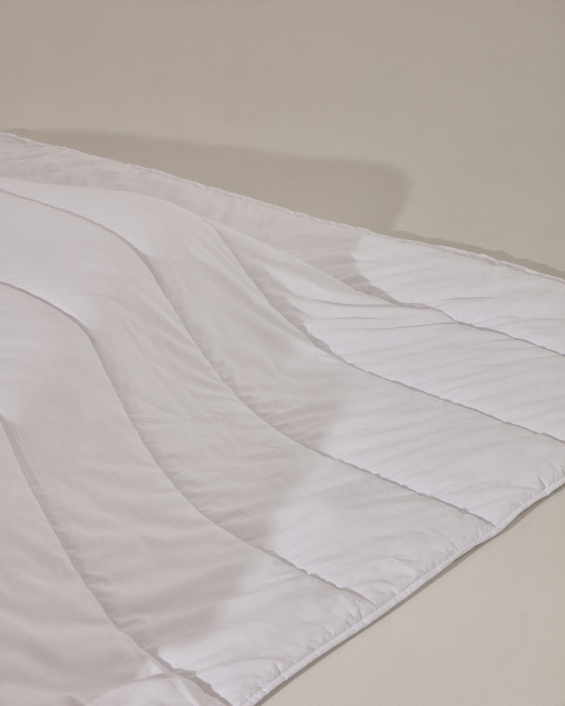 Atra 70% down and 30% feathers duvet for 150 / 160 cm bed made in Spain - Lifestyle