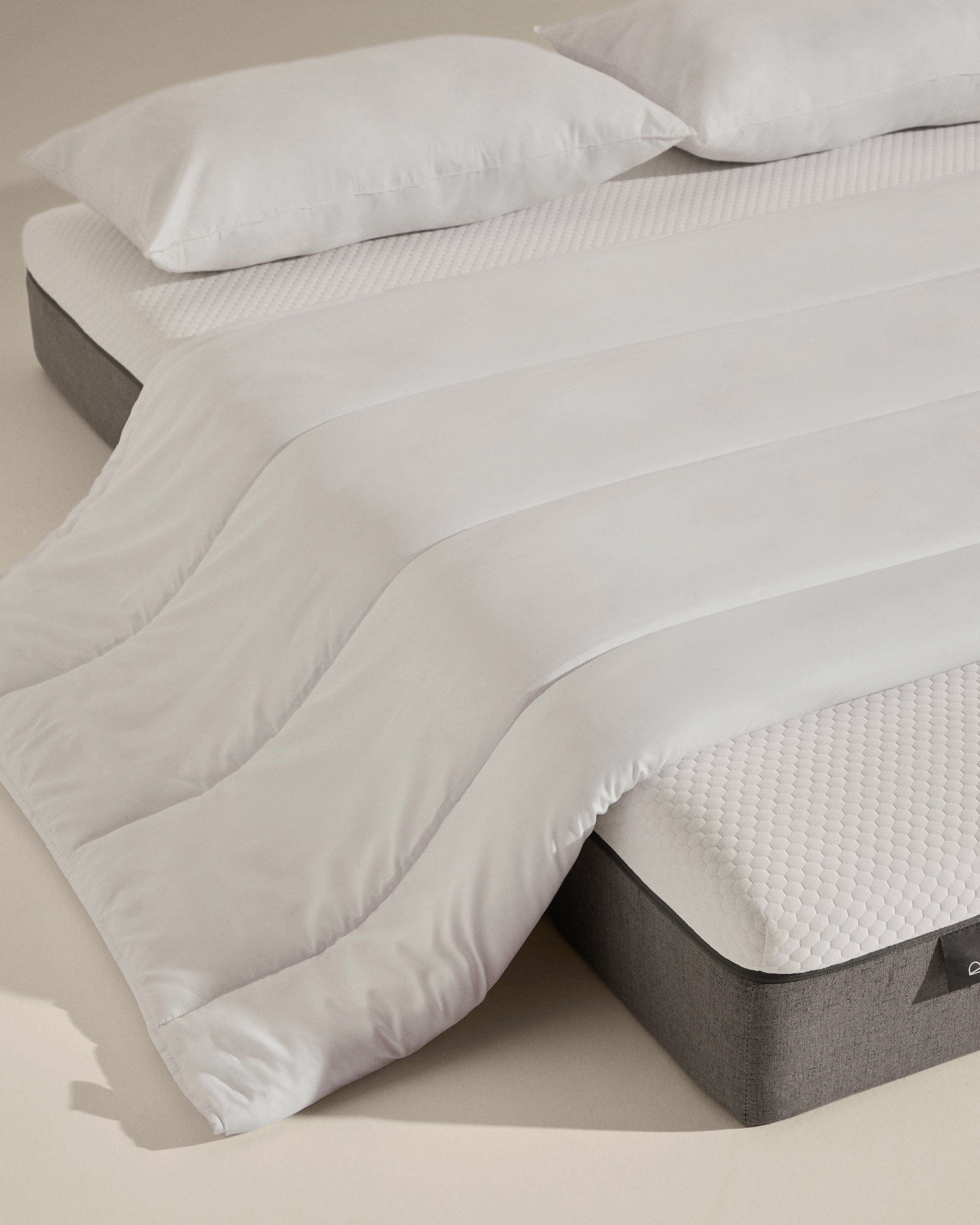 Atra 70% down and 30% feathers duvet for 150 / 160 cm bed made in Spain - Lifestyle