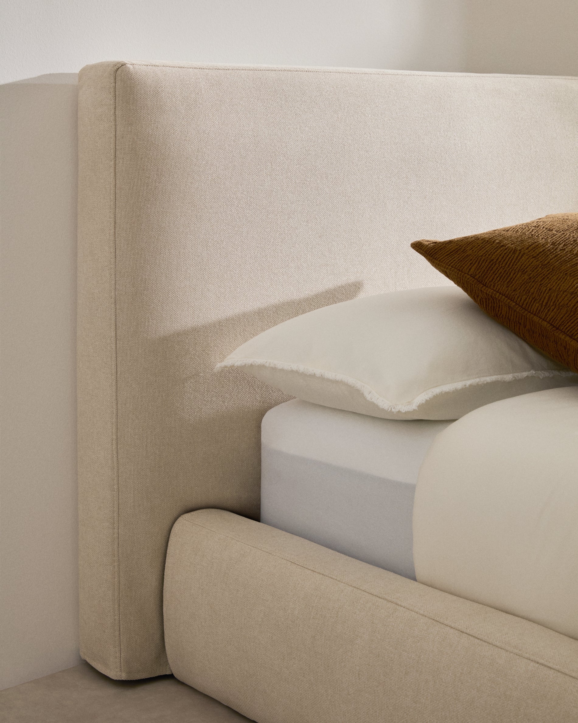 Beige Blok bed with removable covers for 180 x 200 cm mattress FSC Mix Credit - Lifestyle