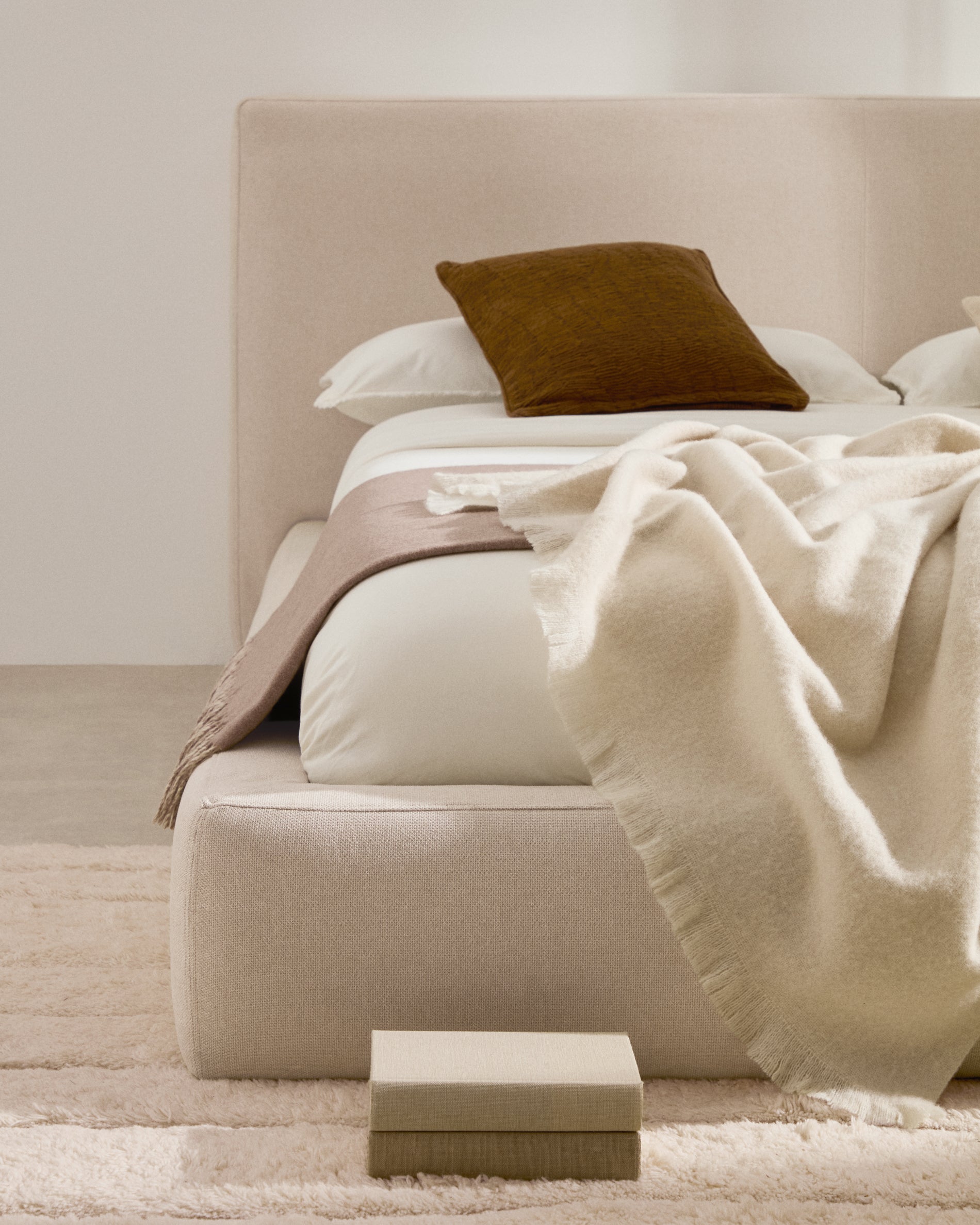 Beige Blok bed with removable covers for 180 x 200 cm mattress FSC Mix Credit - Lifestyle