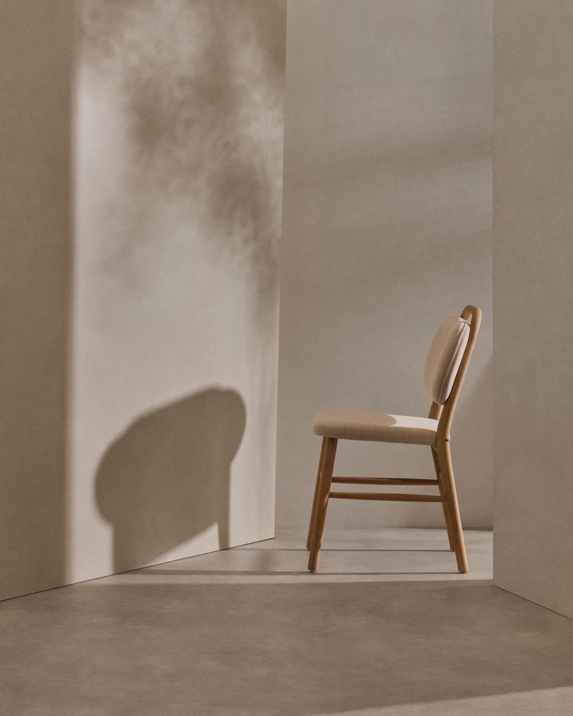 Helda chair in beige chenille and solid oak wood FSC Mix Credit - Lifestyle