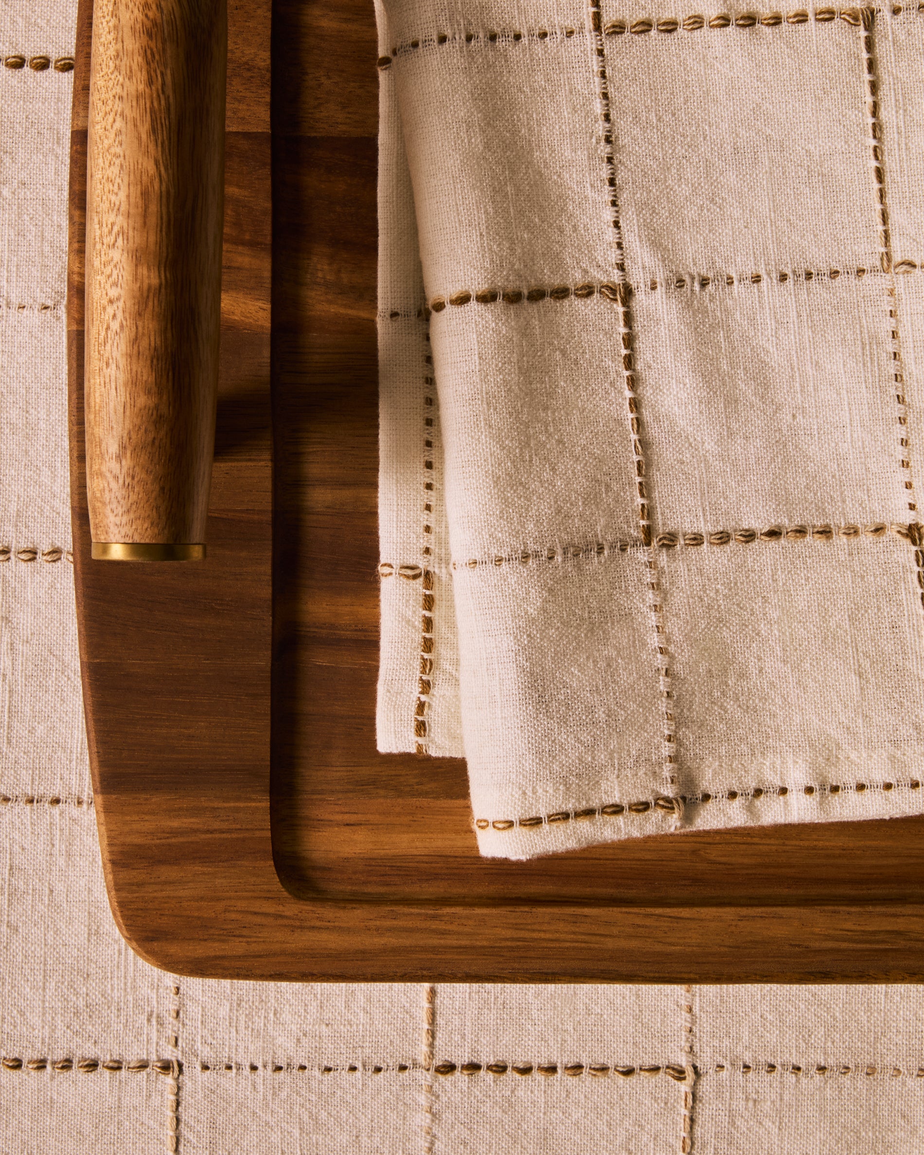 Teppa tray made of acacia wood FSC 100% - Lifestyle
