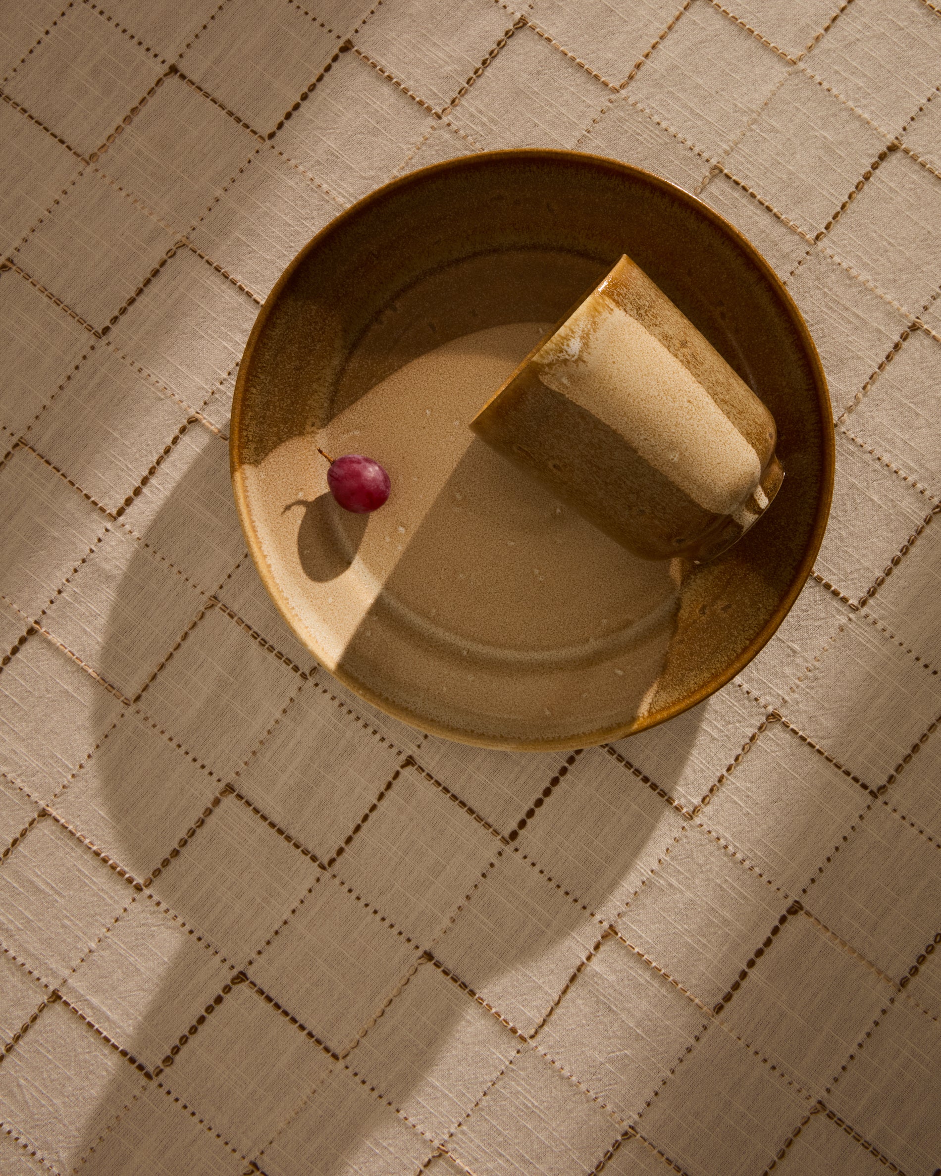 Brown ceramic Nagoli cup - Lifestyle