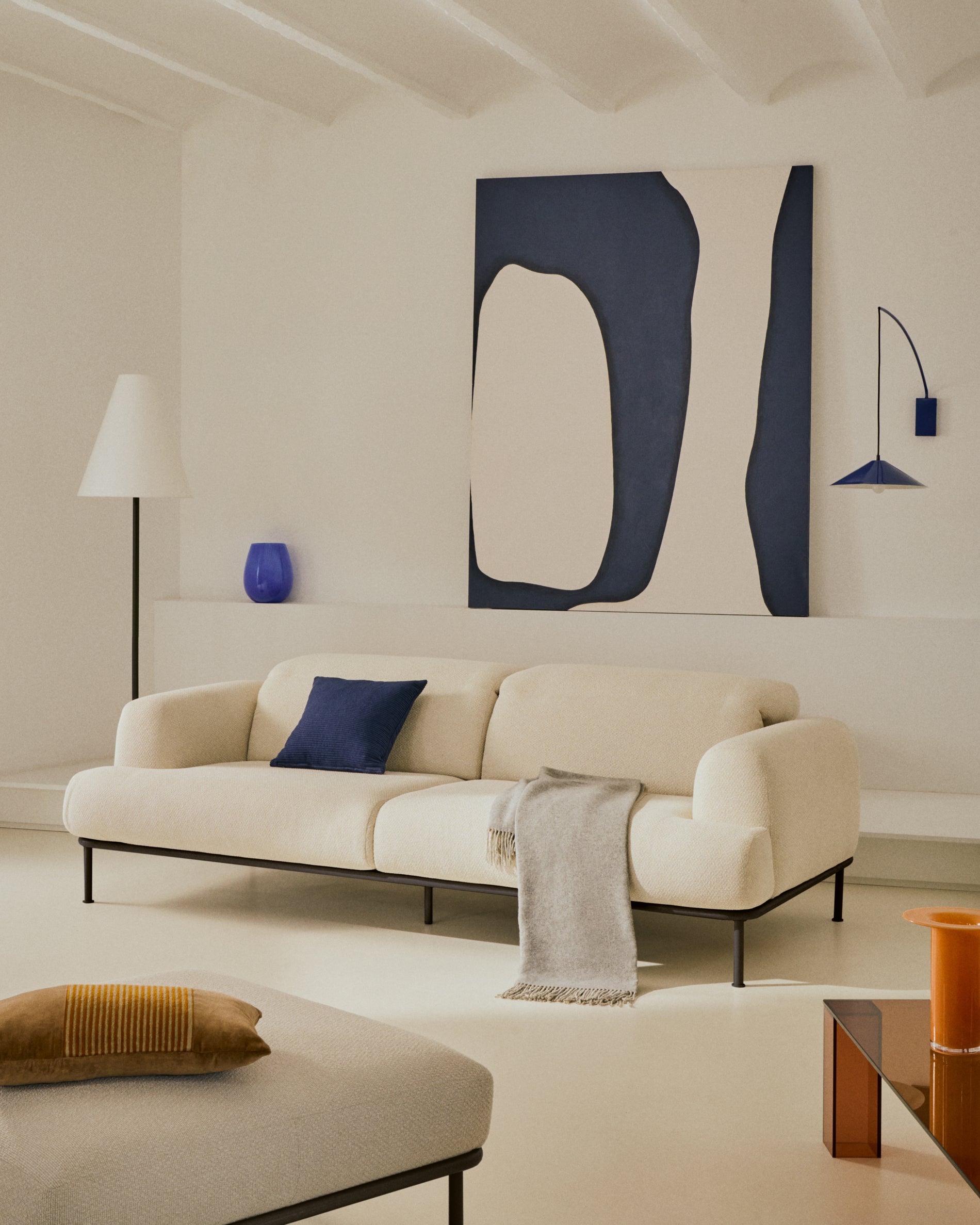 Aurum 2-seater sofa in ecru chenille with reclining headrest and matte grey metal base 214 cm FSC Mix Credit - Lifestyle