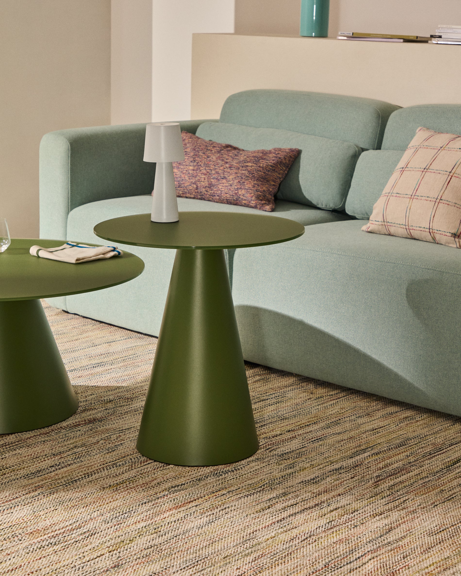 Wilshire side table with frosted tempered glass and matt green painted steel finish Ø50cm - Lifestyle