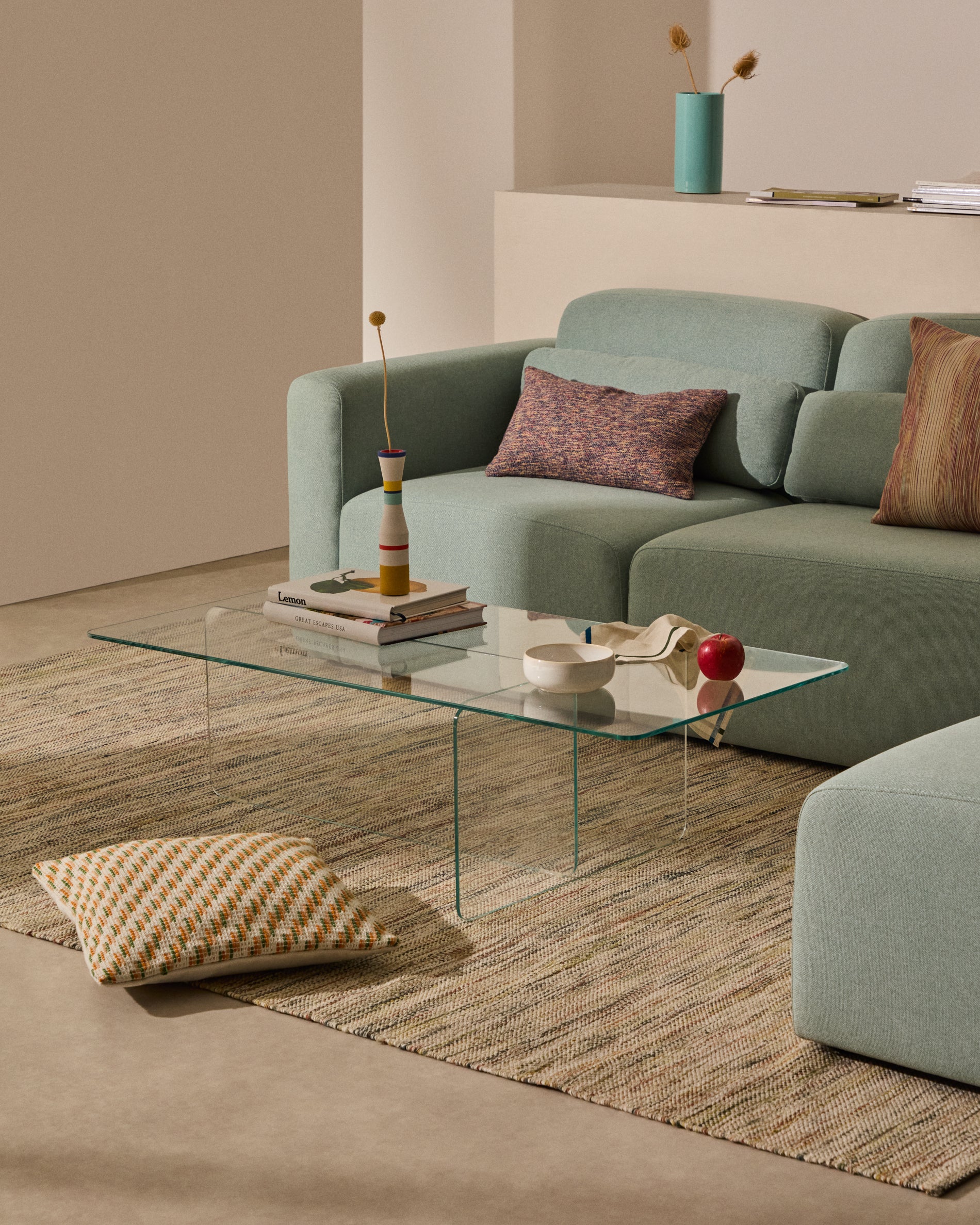 Zaren transparent tempered-glass coffee table, 120 x 60 cm - Lifestyle