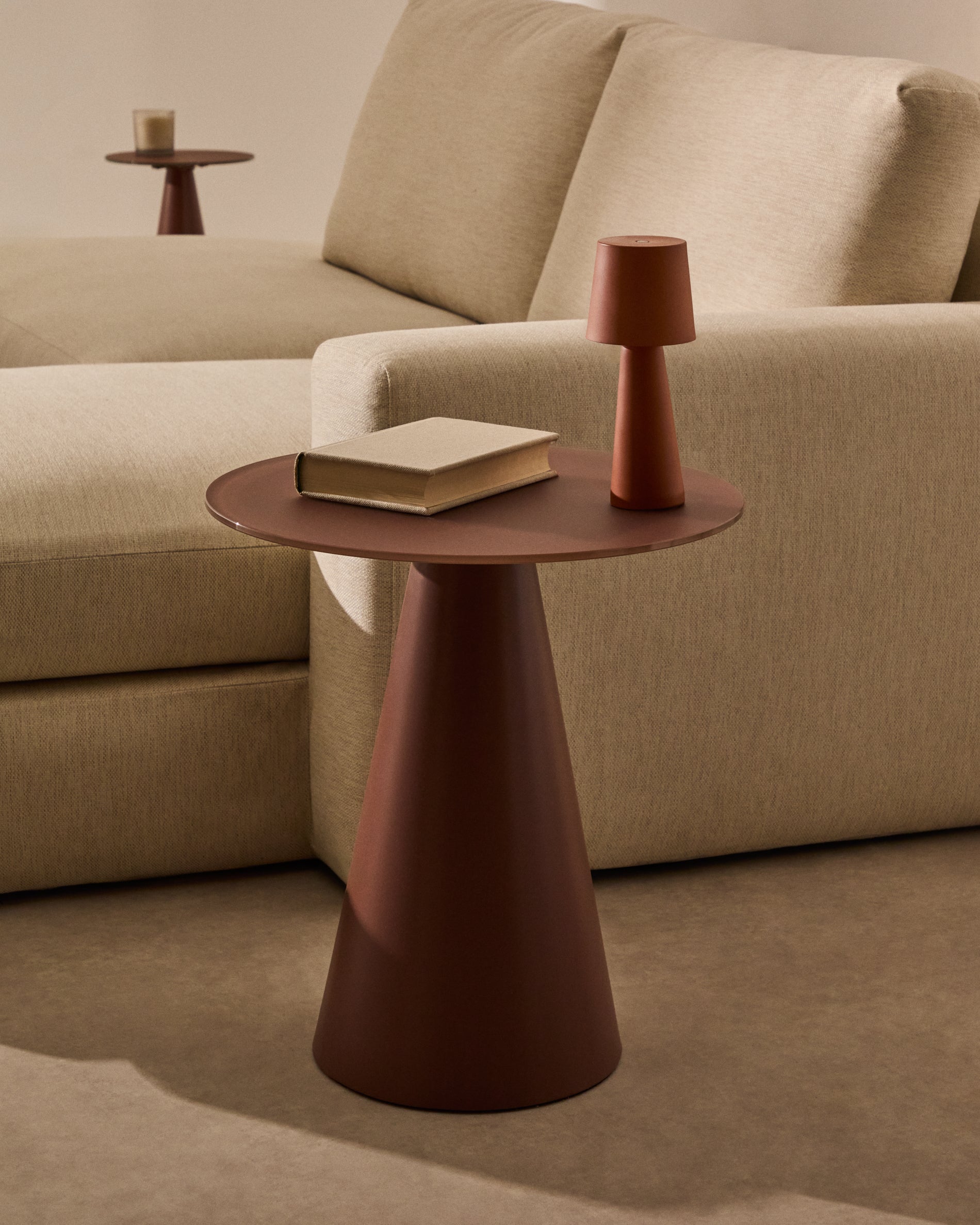Wilshire side table with frosted tempered glass and matt terracotta painted steel finish Ø50cm - Lifestyle