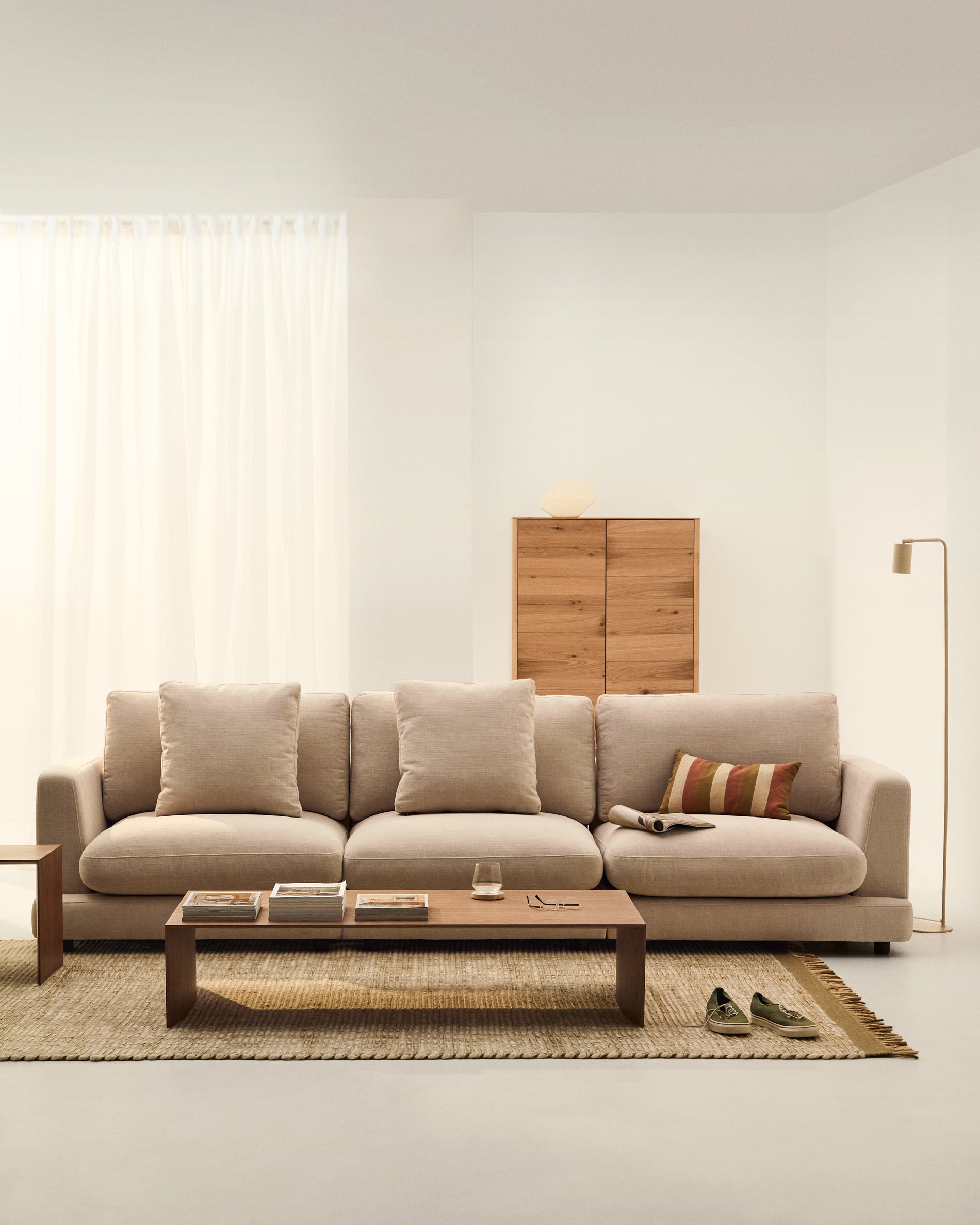 Gala 4-seater beige chenille sofa FSC Mix Credit 300cm - Lifestyle