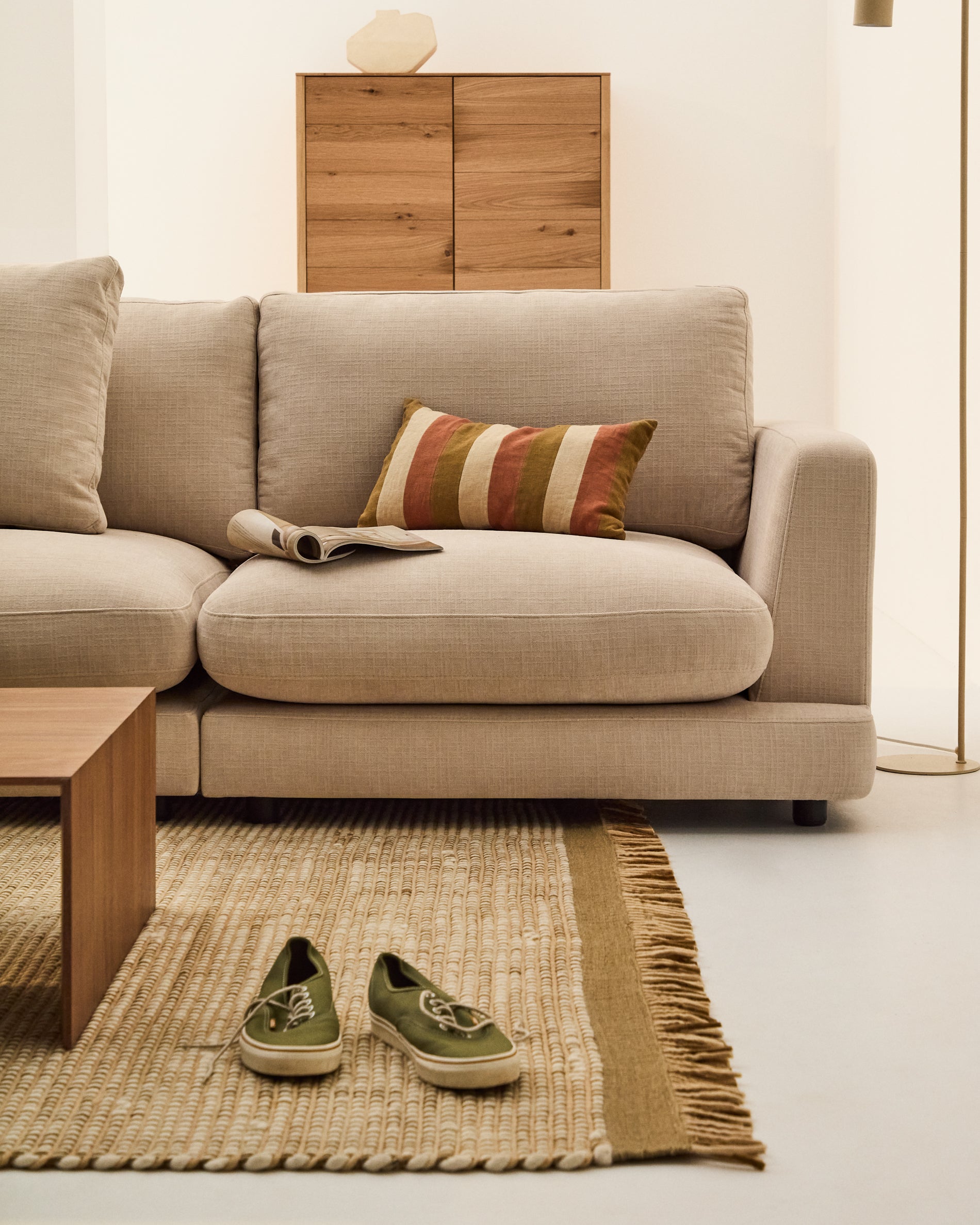 Gala 4-seater beige chenille sofa FSC Mix Credit 300cm - Lifestyle