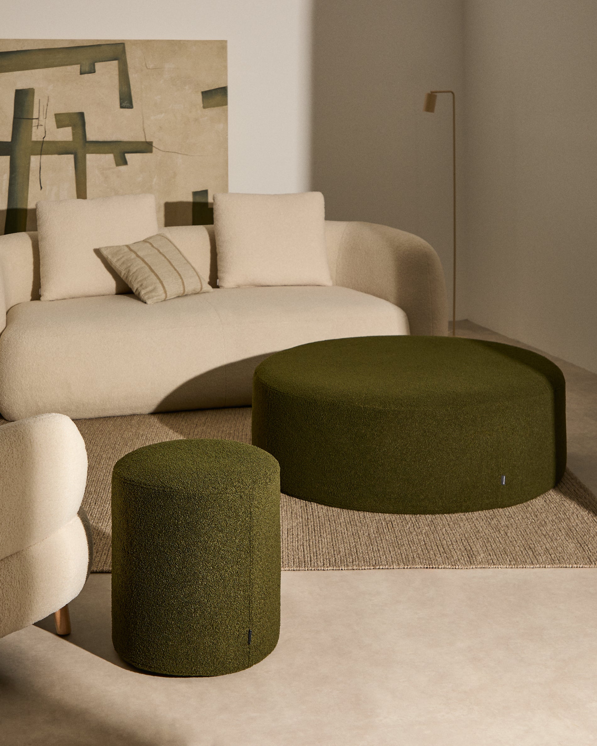 Kaeli footrest with removable cover in green bouclé Ø 43 cm - Lifestyle