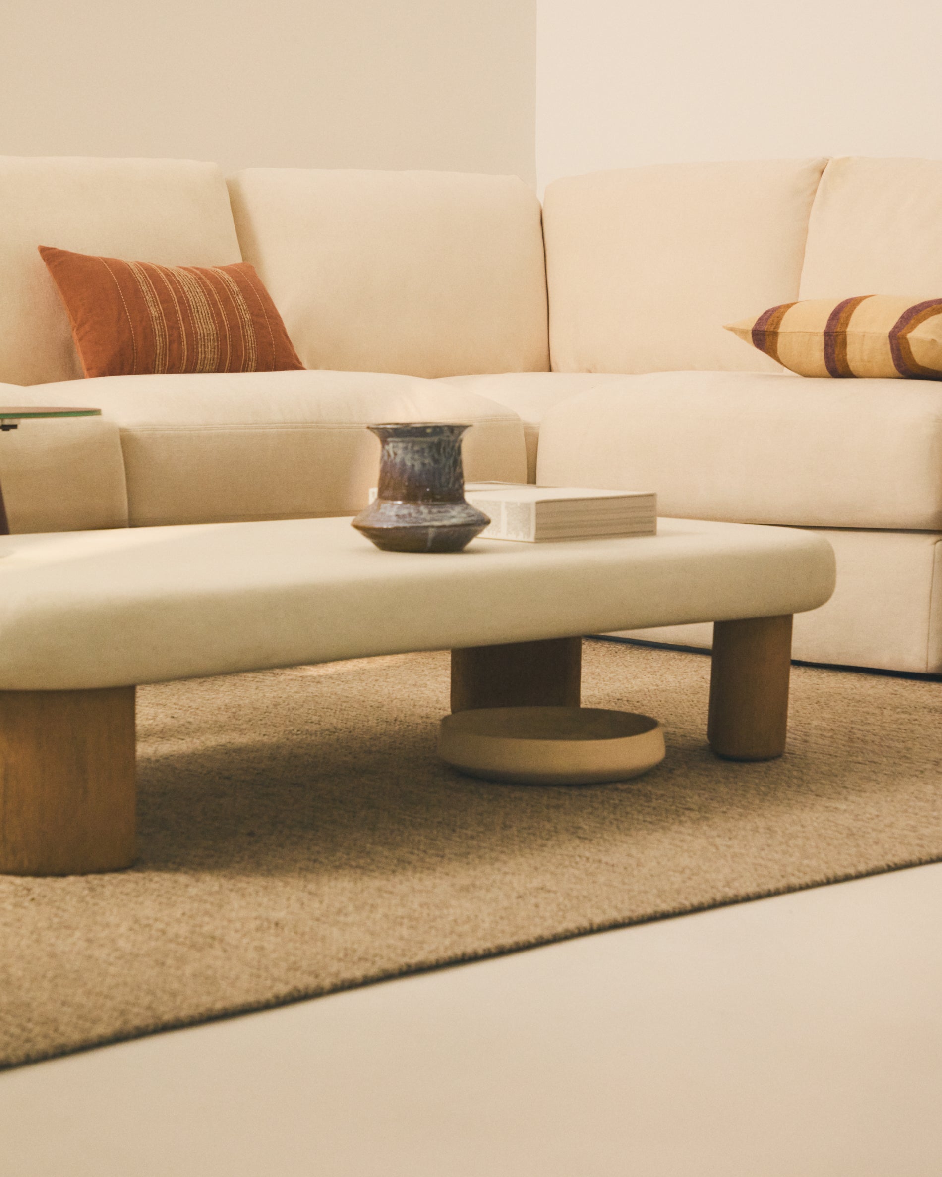 Alea 5-seater modular corner sofa with removable cover in ecru chenille 310 x 310cm - Lifestyle