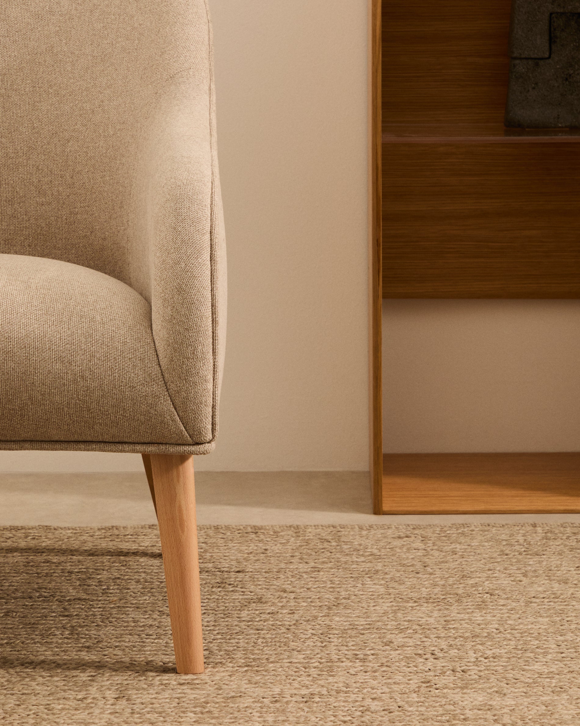 Bobly armchair in beige and with solid beech wood in a natural finish - Lifestyle