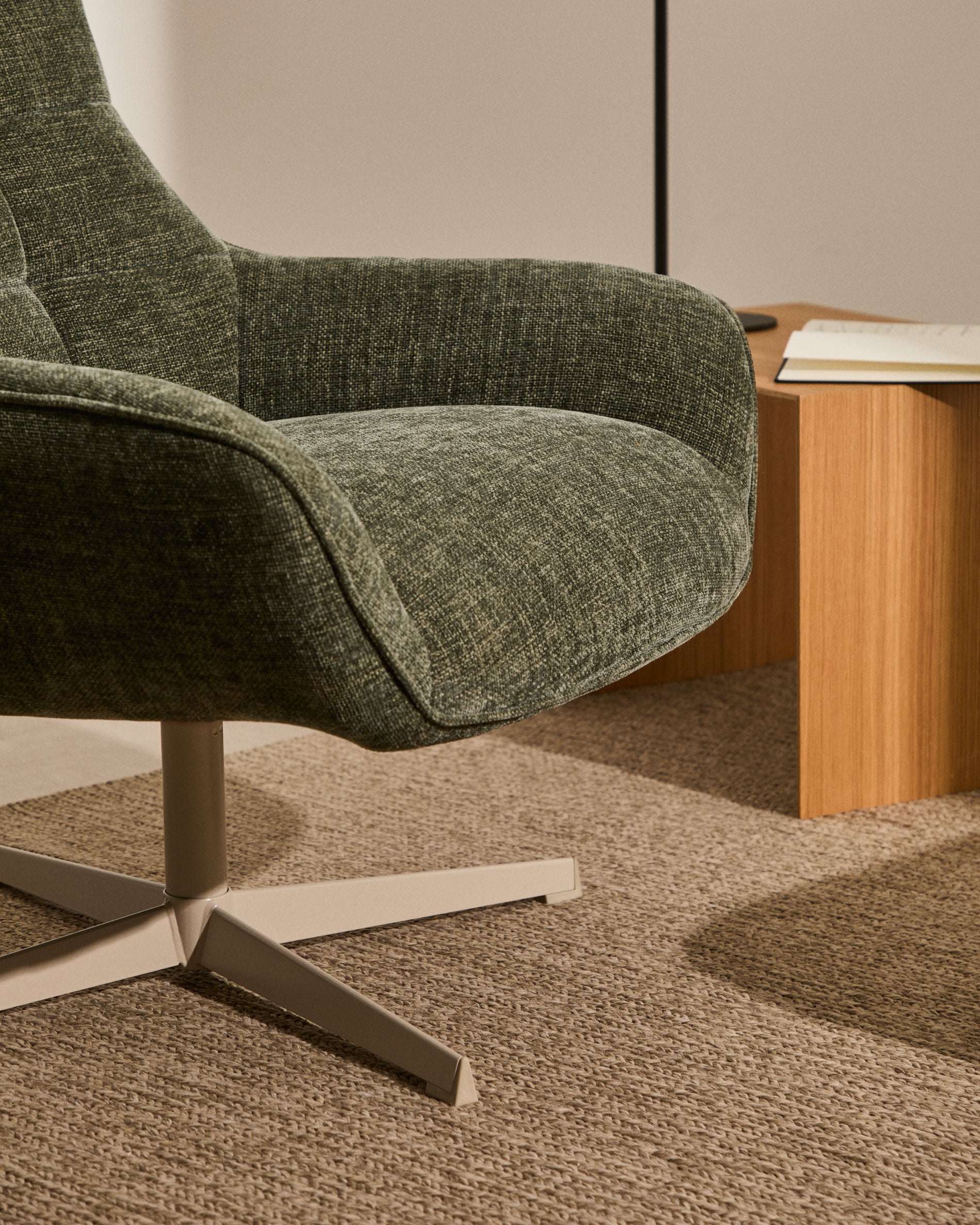 Teryl swivel green chenille armchair with grey-finished metal, FSC 100% - Lifestyle