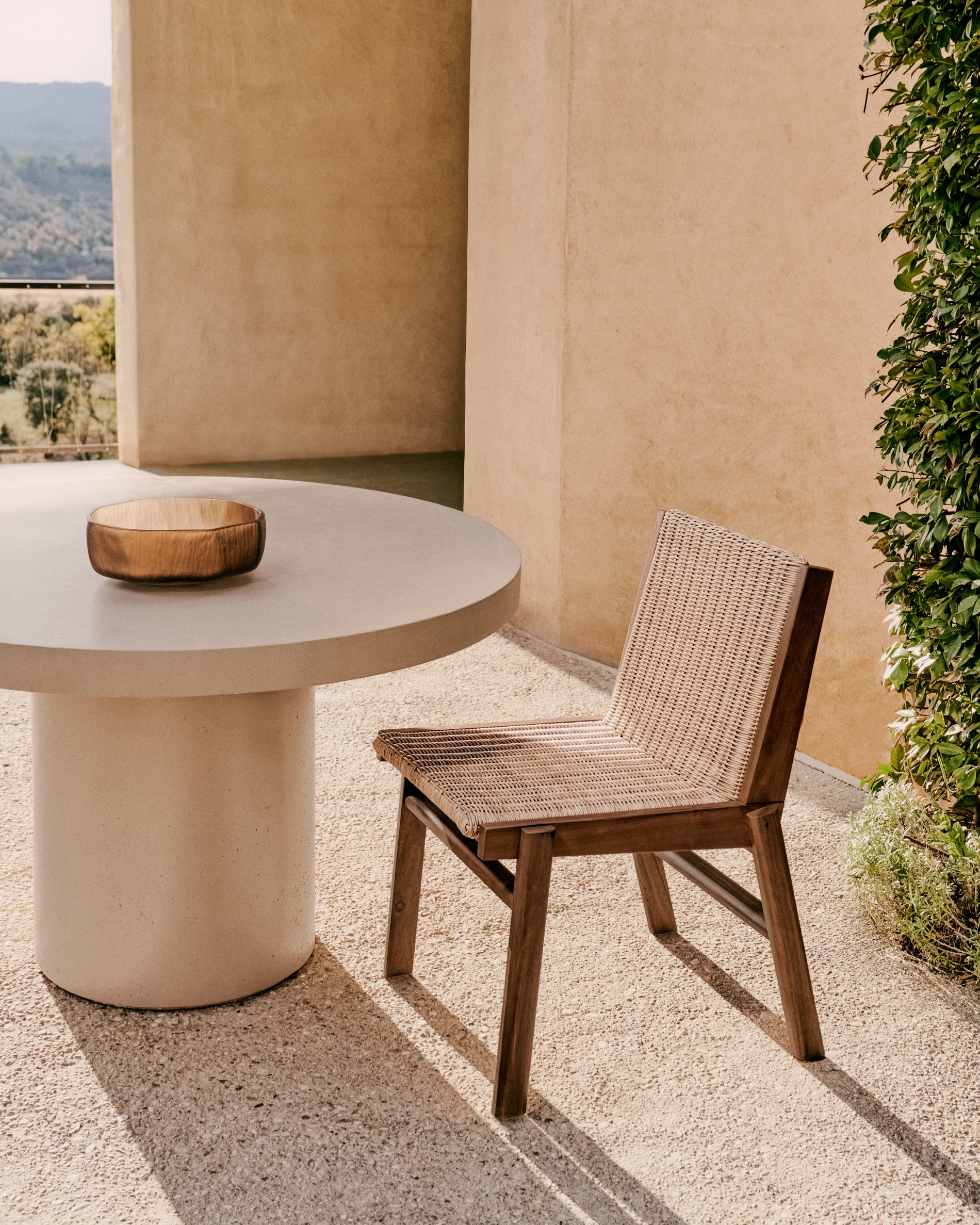 Aiguablava beige cement round table Ø120cm - Lifestyle